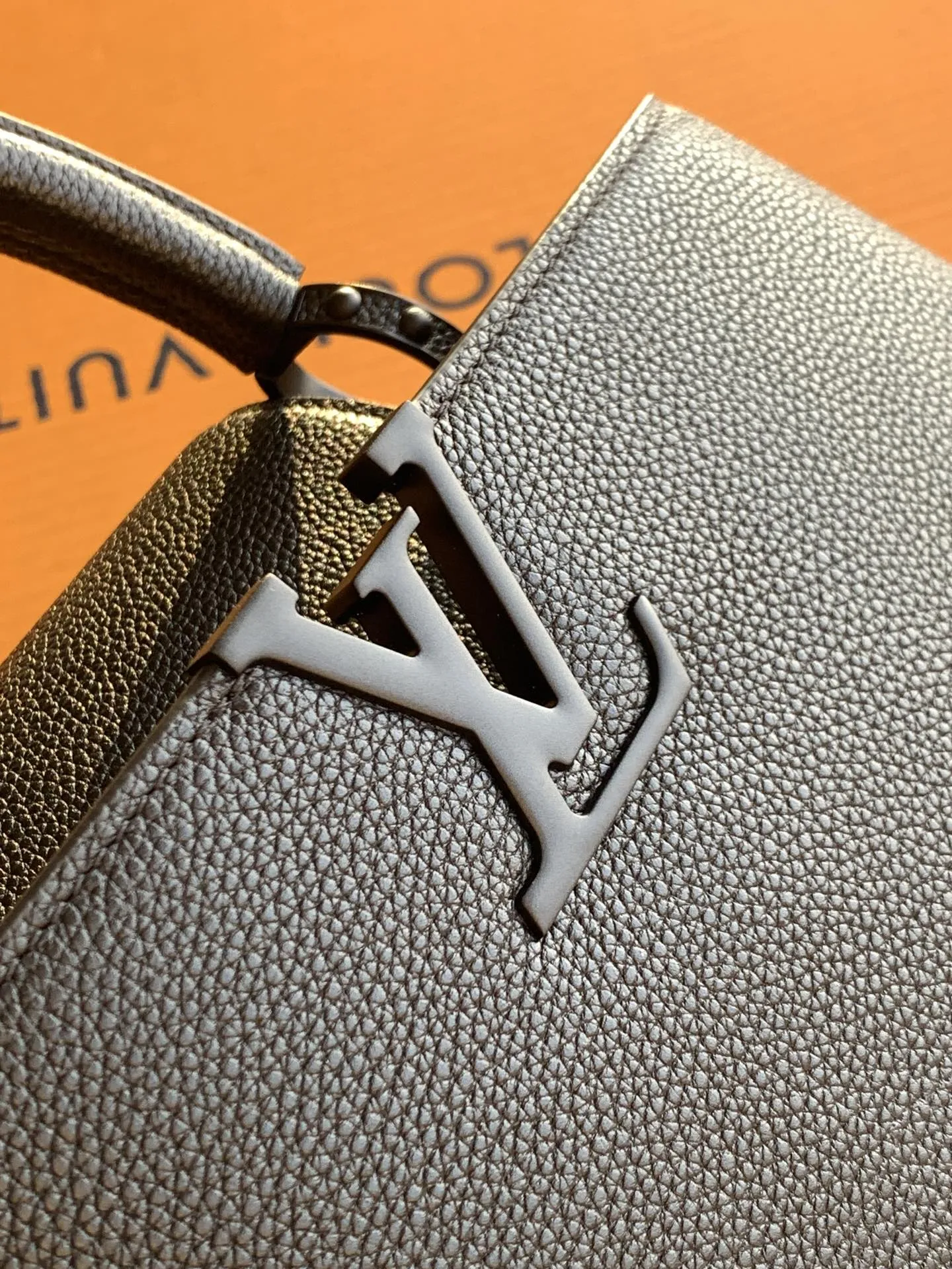 Louis Vuitton Capucines East-West MM M23947 - 图片 17