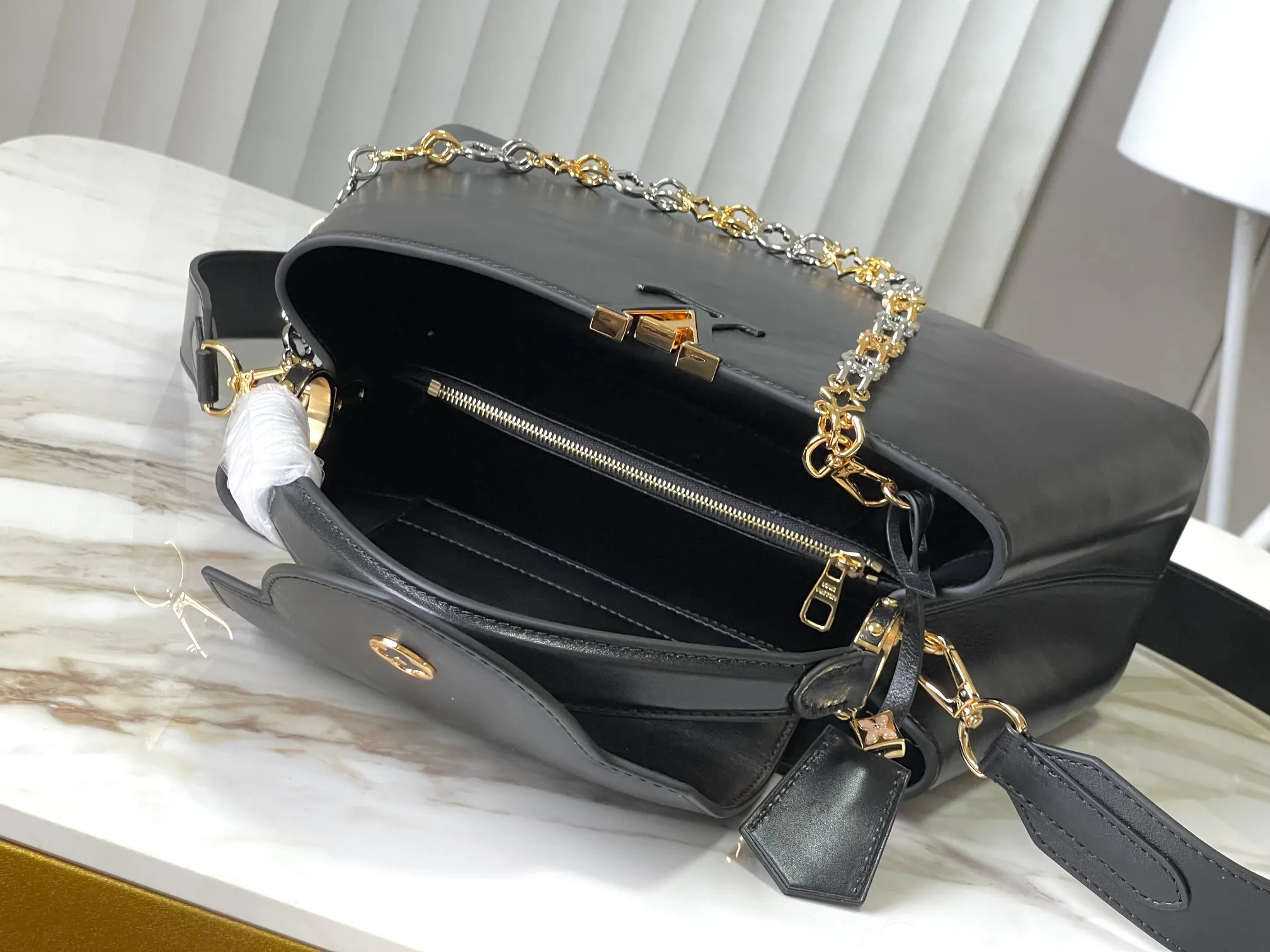Louis Vuitton Capucines MM Souple M12924 - 图片 16