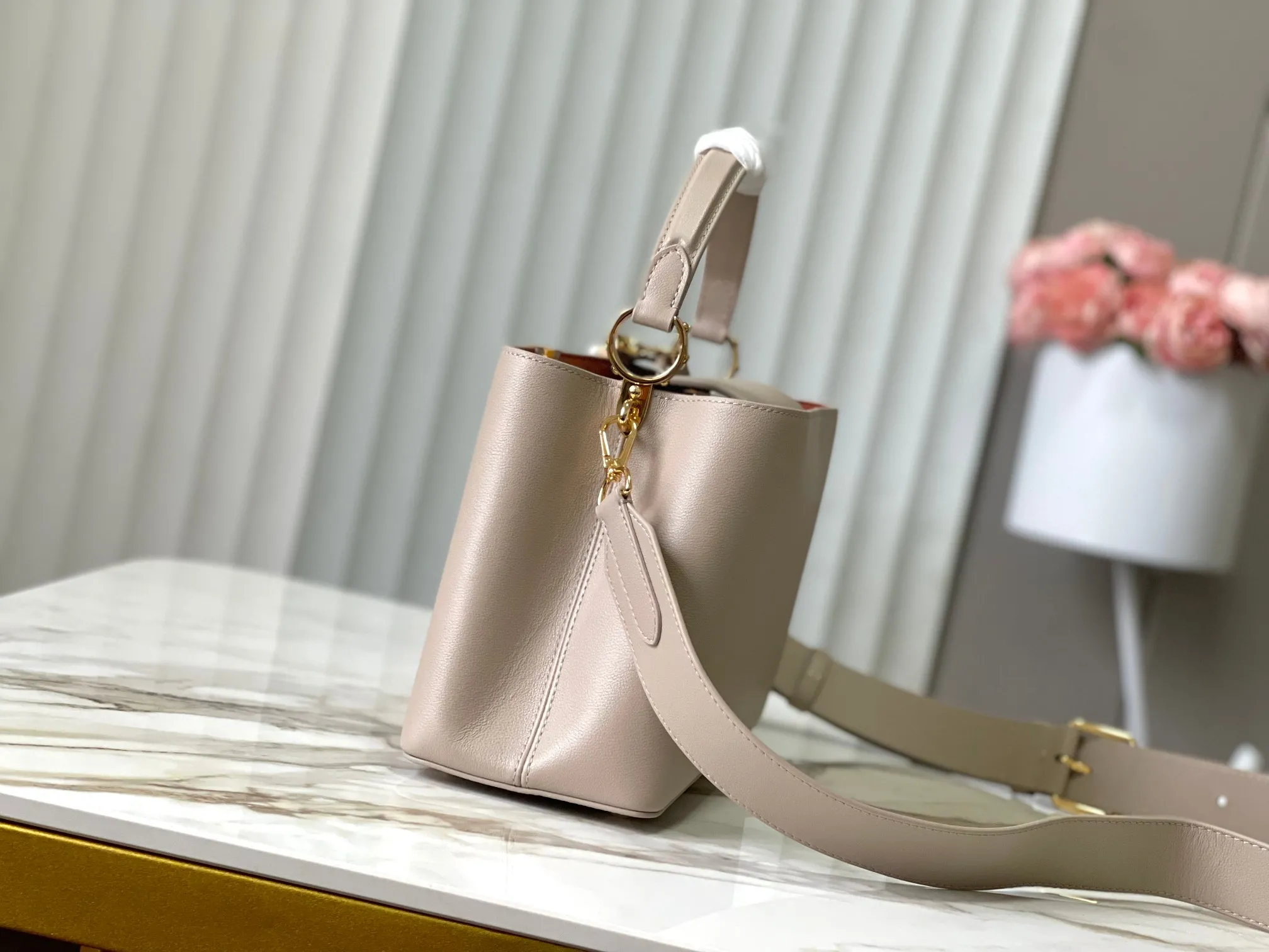 Louis Vuitton Capucines MM Souple M12929 - 图片 13
