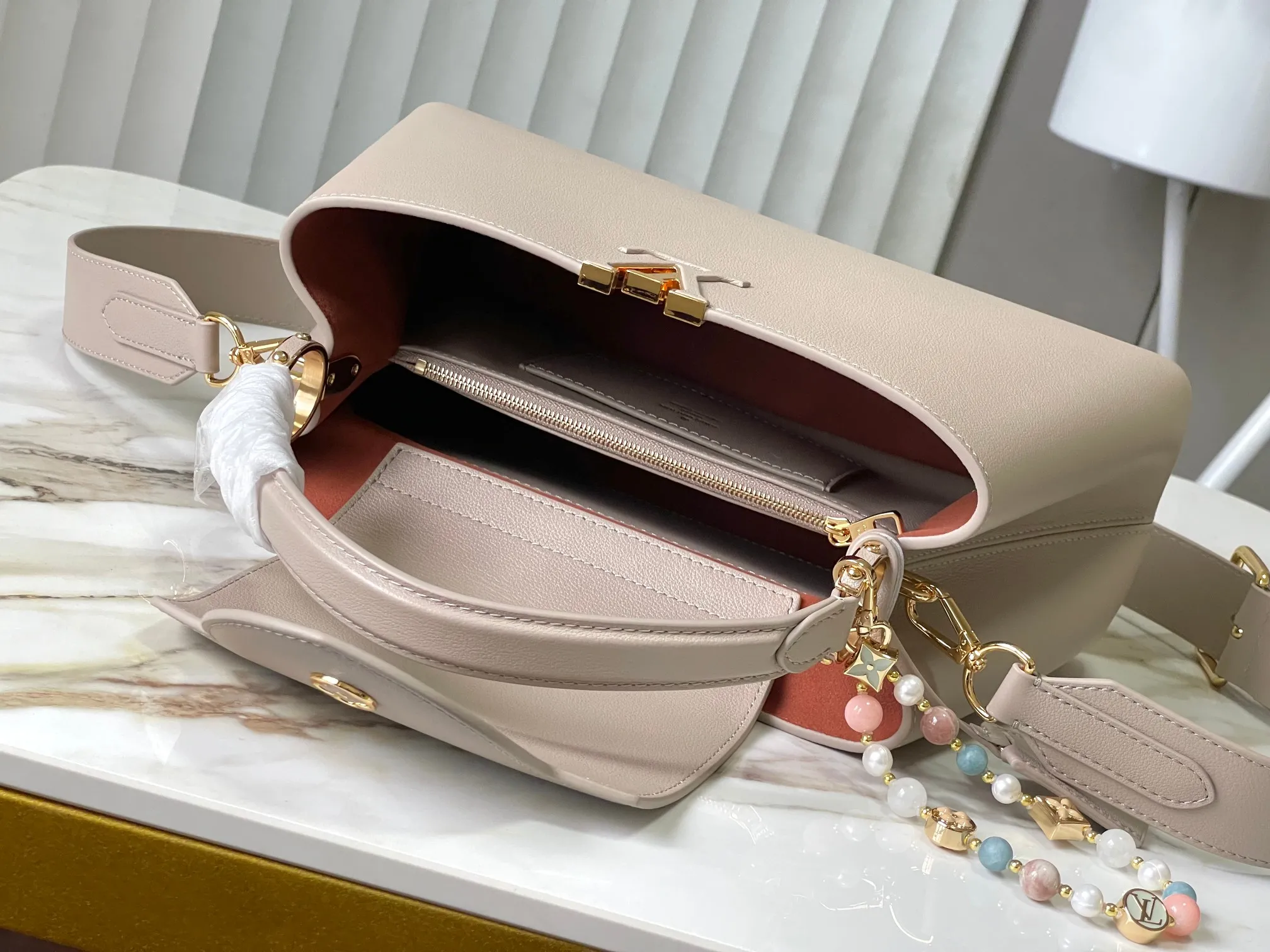 Louis Vuitton Capucines MM Souple M12929 - 图片 17