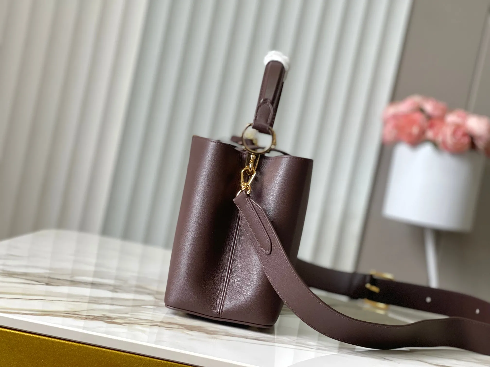 Louis Vuitton Capucines MM Souple M12927 - Image 12