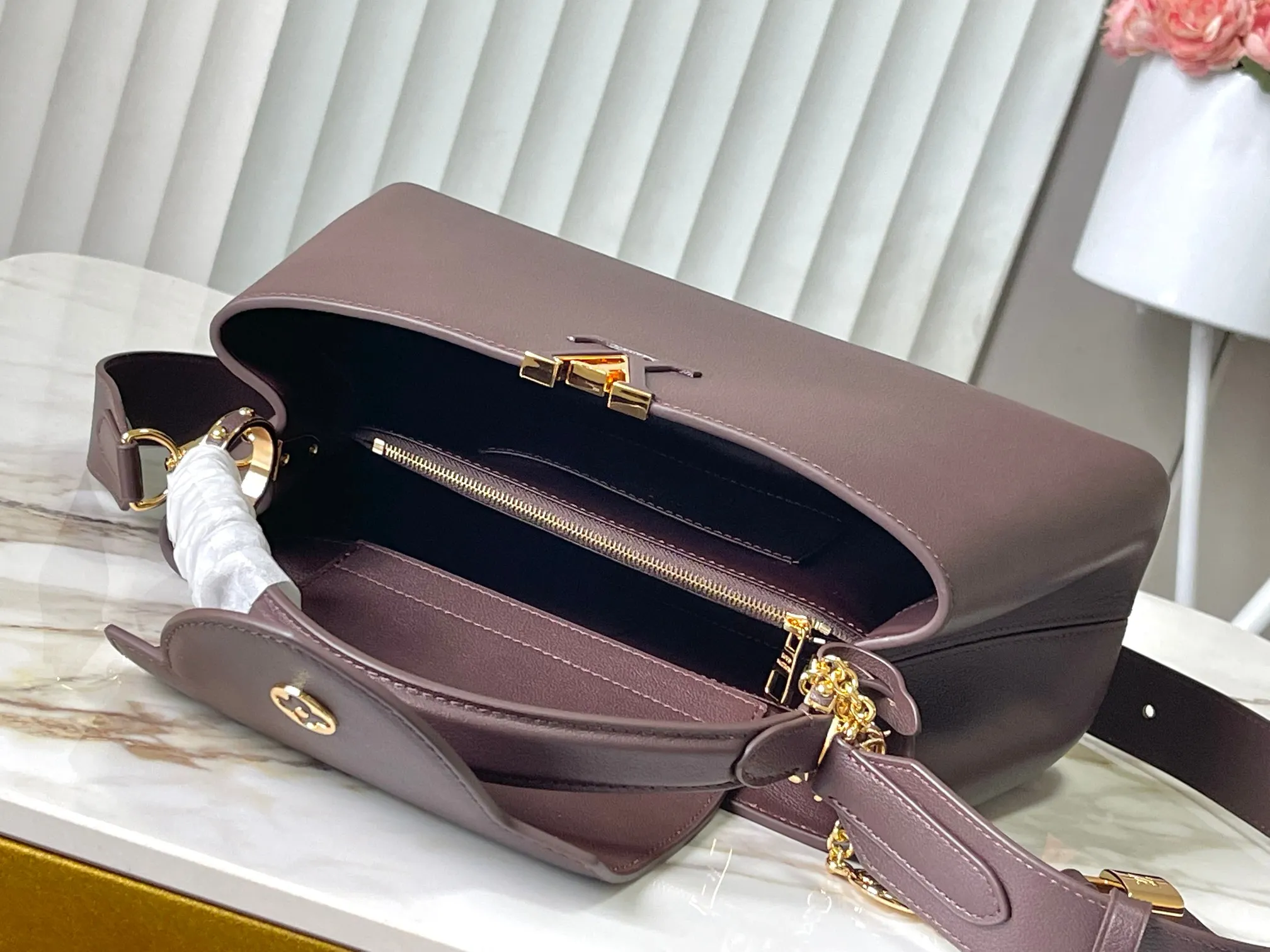 Louis Vuitton Capucines MM Souple M12927 - Image 17