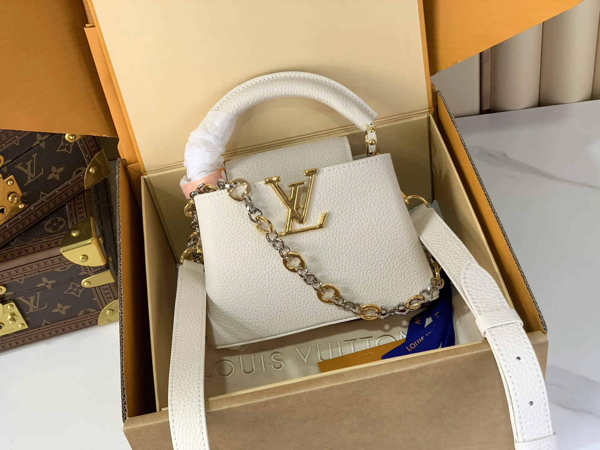 Louis Vuitton Capucines Mini M12938 - Image 11