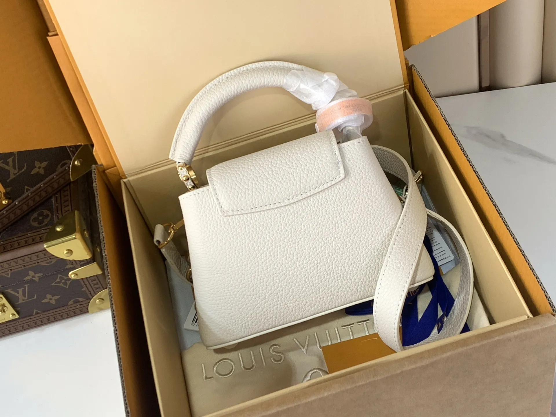 Louis Vuitton Capucines Mini M12938 - Image 13