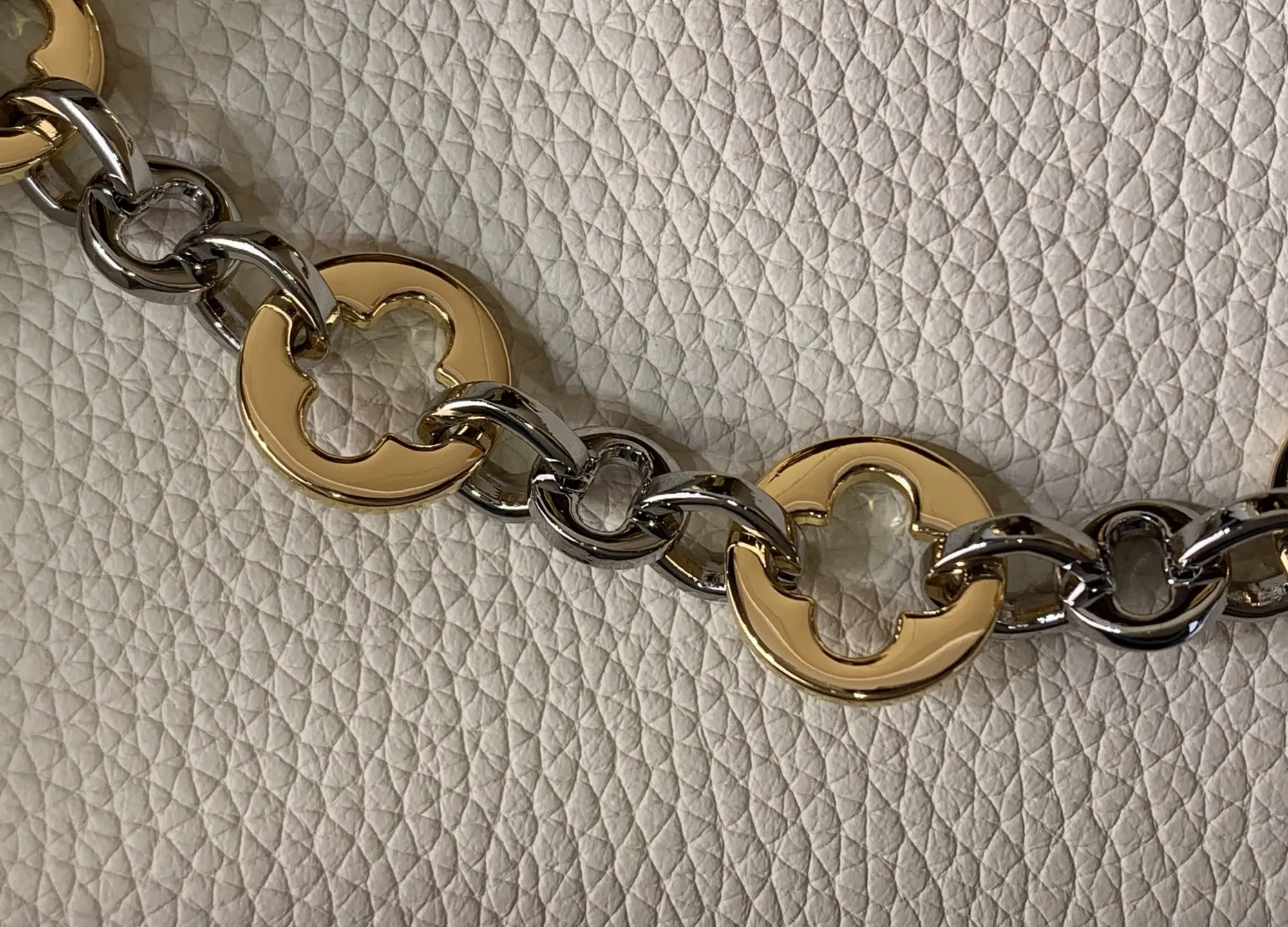 Louis Vuitton Capucines Mini M12938 - Image 15