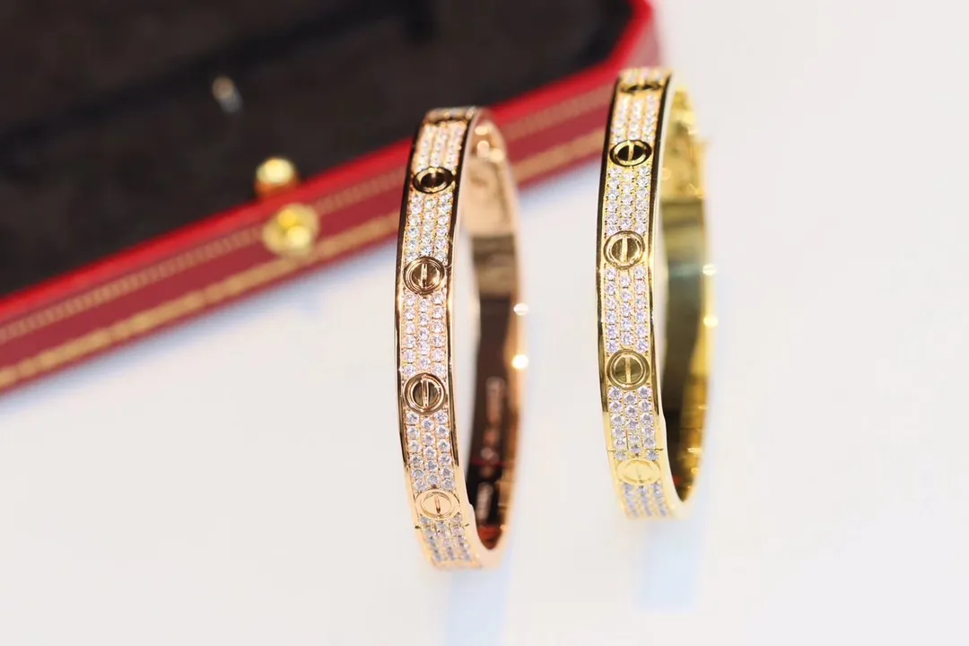 Alternative view of Cartier Love bracelet, classic model, paved, 10 diamonds N6727317