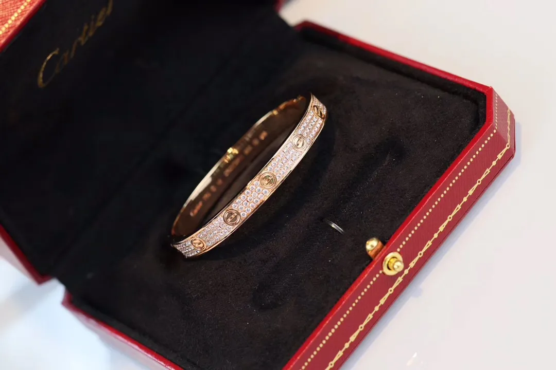 Alternative view of Cartier Love bracelet, classic model, paved N6726817