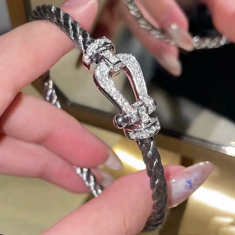 Alternative view of Force 10 bracelet 0B0186