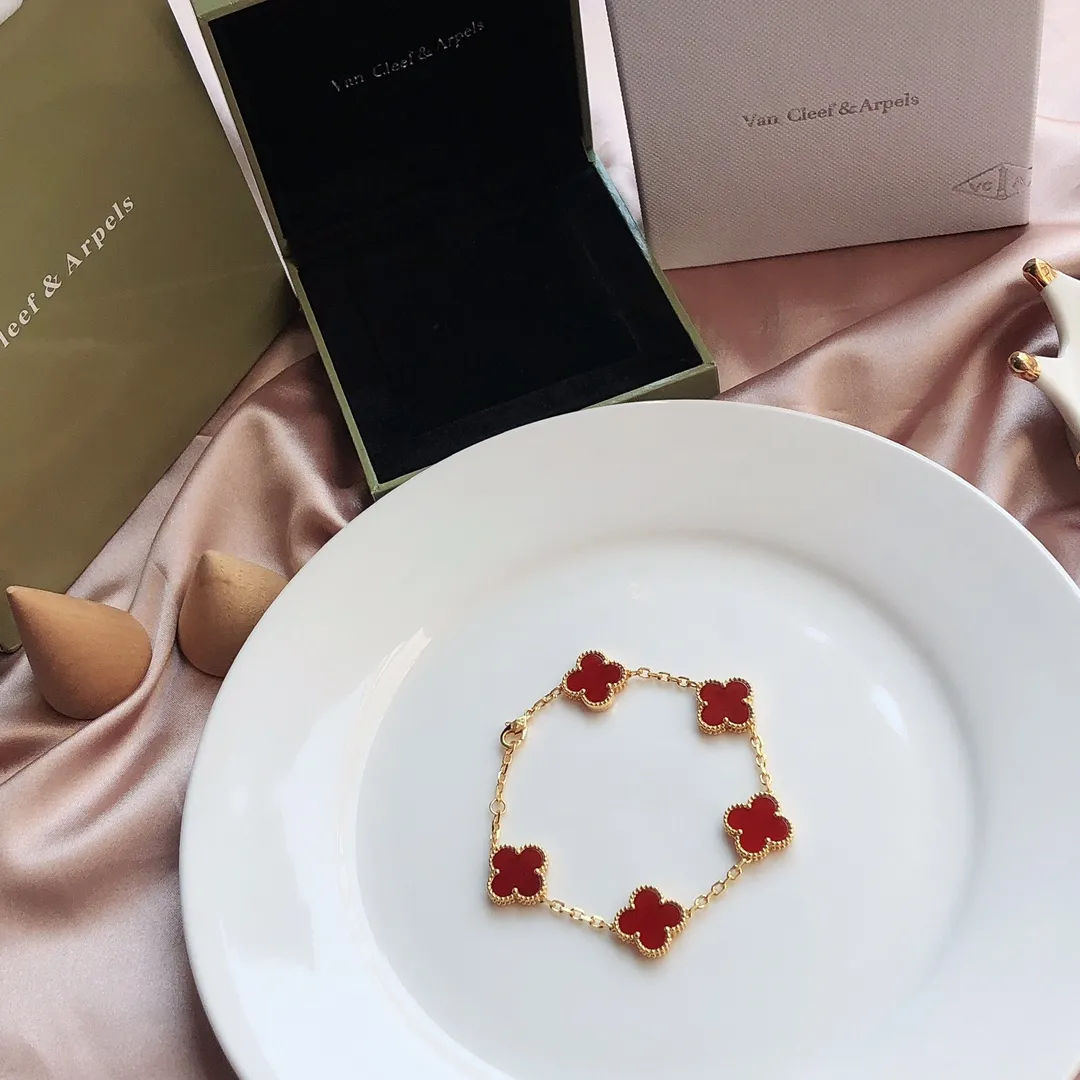 Alternative view of Van Cleef & Arpels Vintage Alhambra bracelet, 5 motifs
