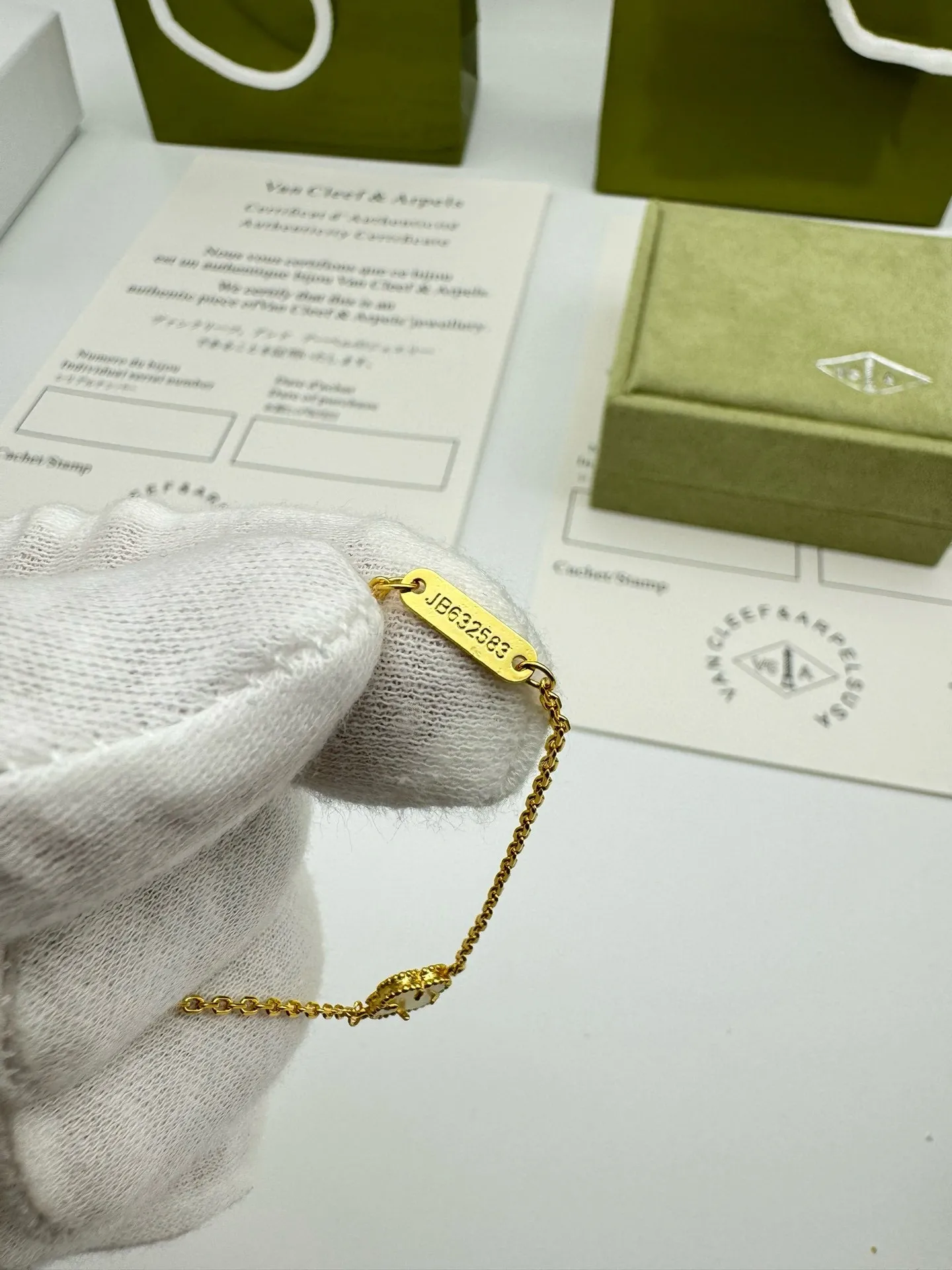 Van Cleef & Arpels Sweet Alhambra bracelet VCARF68800 - Image 10