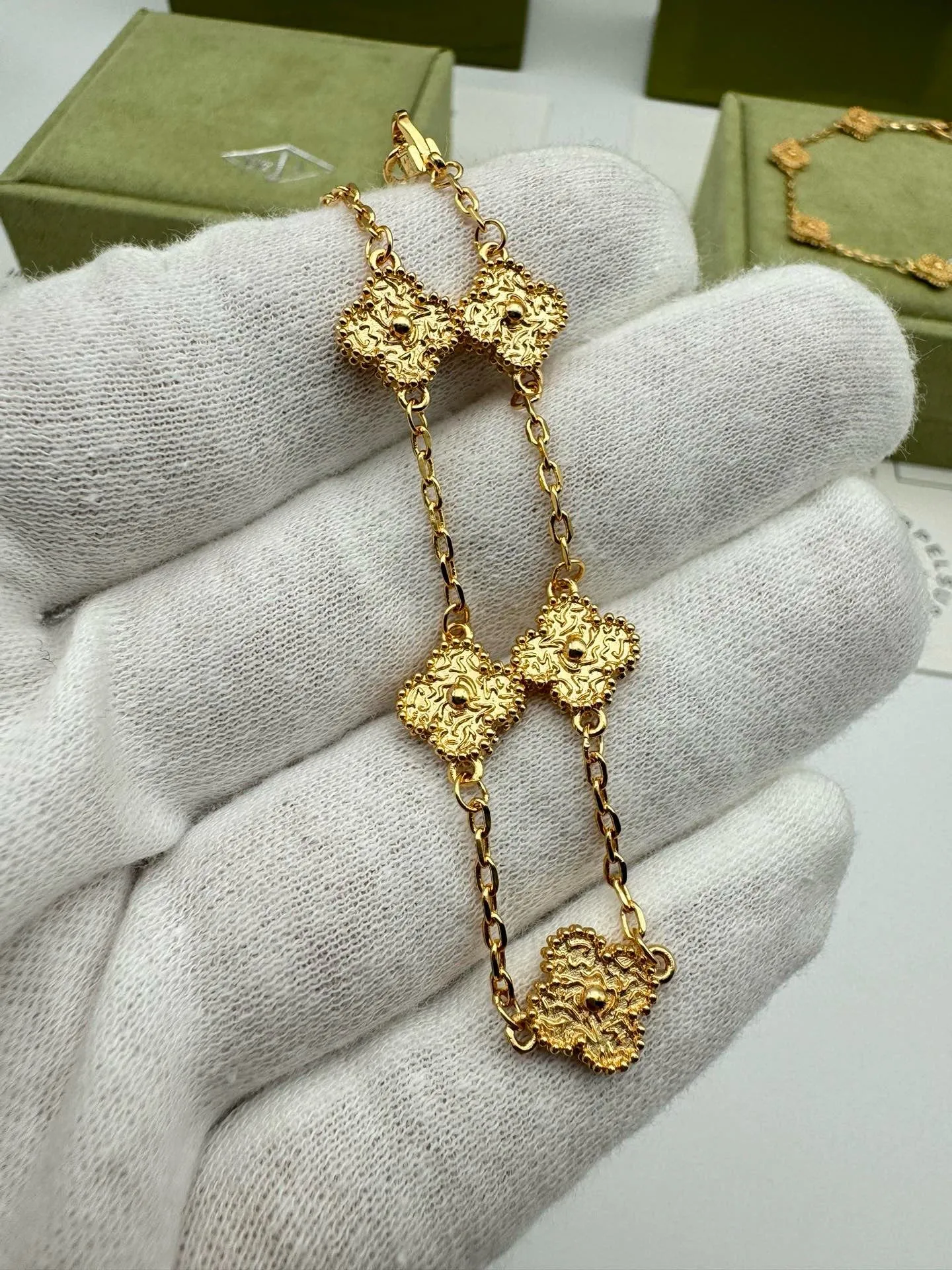 Van Cleef & Arpels Sweet Alhambra bracelet, 6 motifs VCARO8DD00 - 图片 6