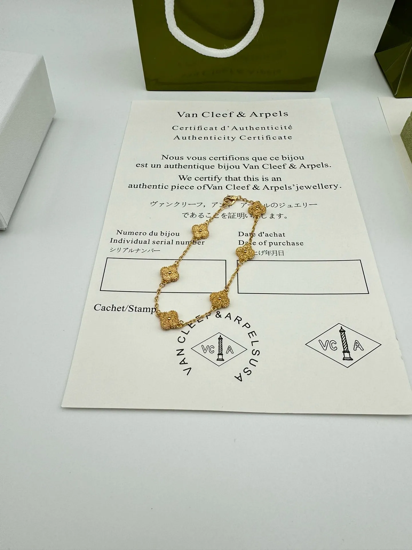 Van Cleef & Arpels Sweet Alhambra bracelet, 6 motifs VCARO8DD00 - 图片 11