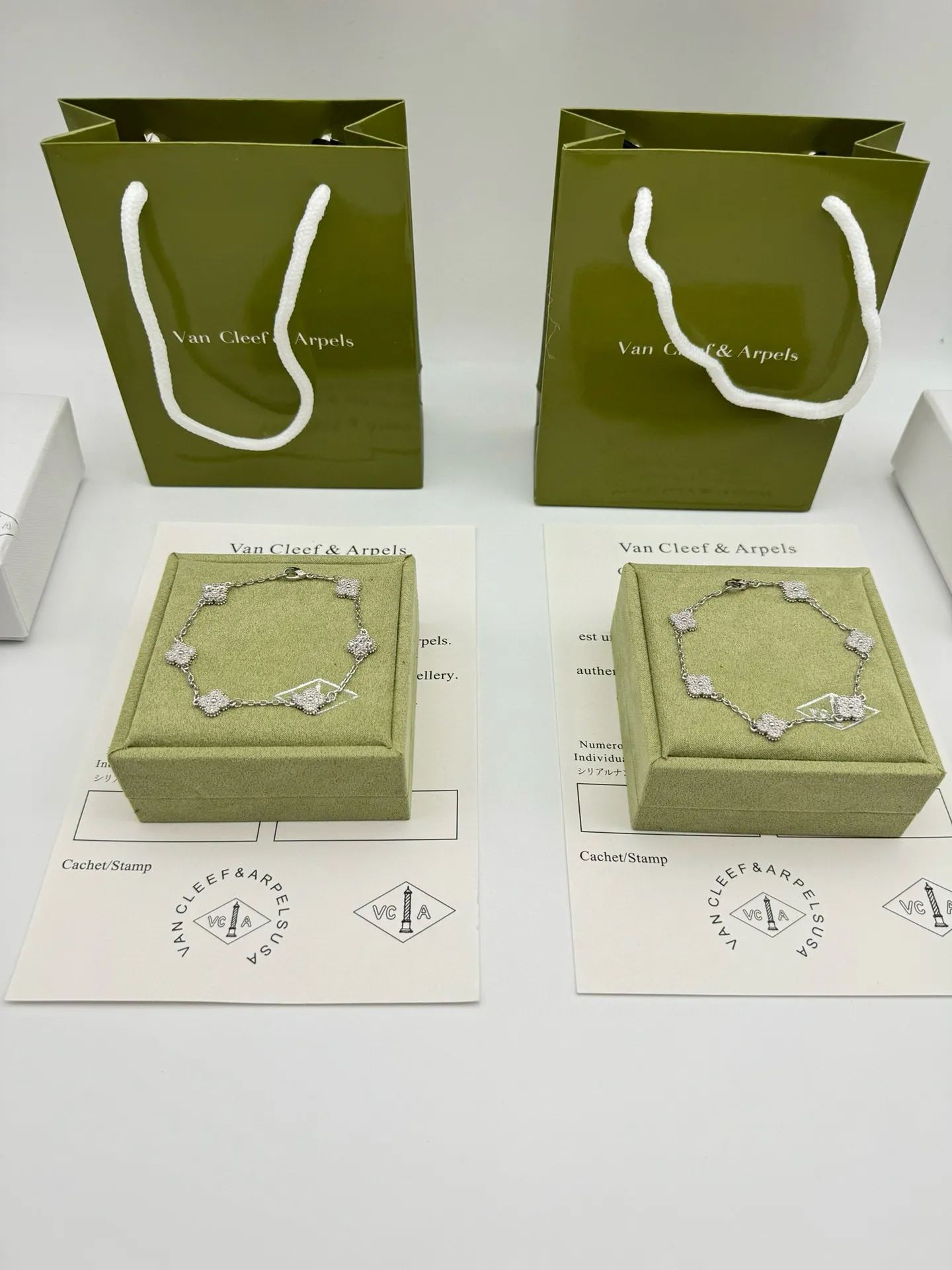 Alternative view of Van Cleef & Arpels Sweet Alhambra bracelet, 6 motifs VCARO85700