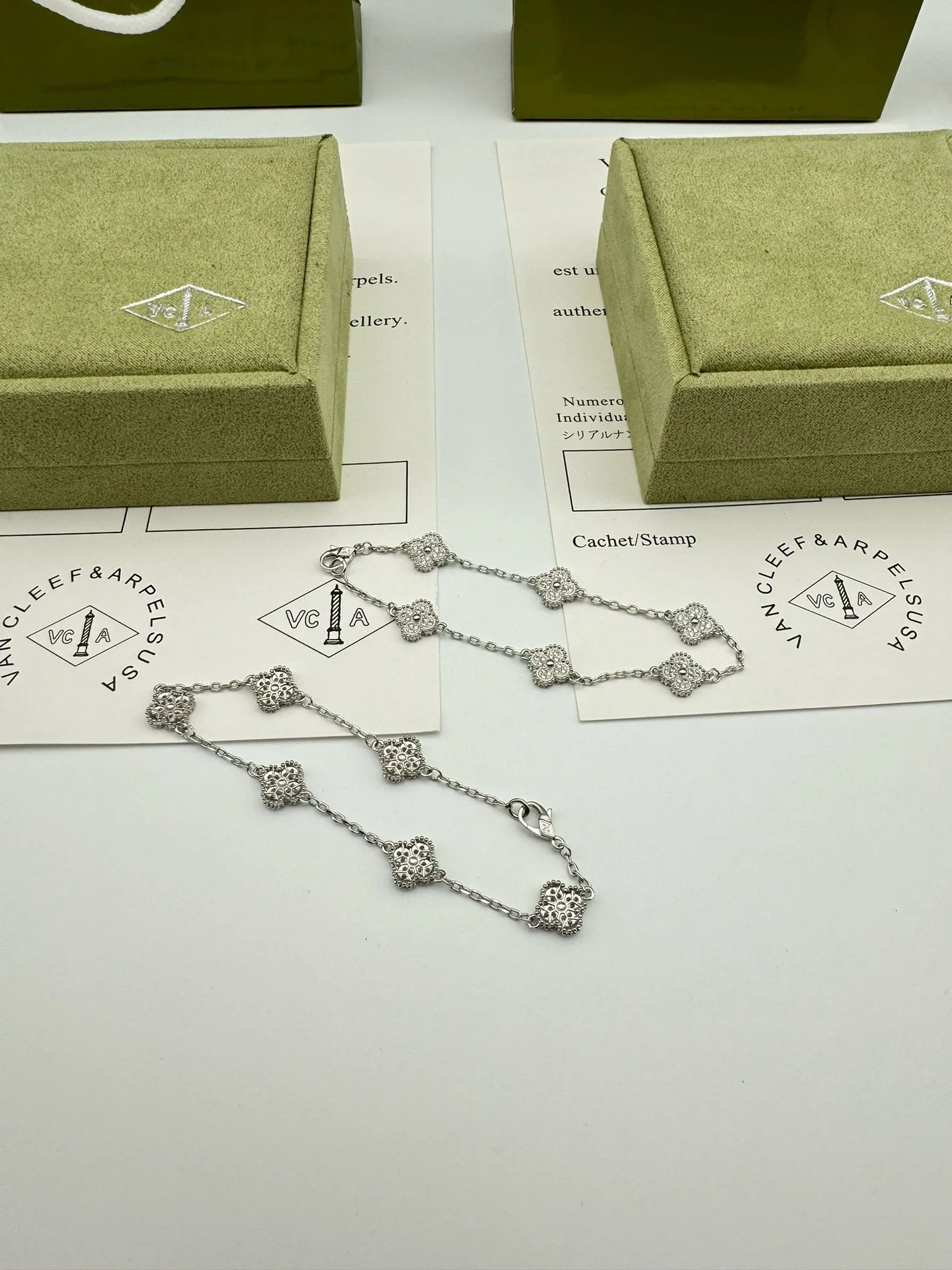 Van Cleef & Arpels Sweet Alhambra bracelet, 6 motifs VCARO85700 - 图片 7