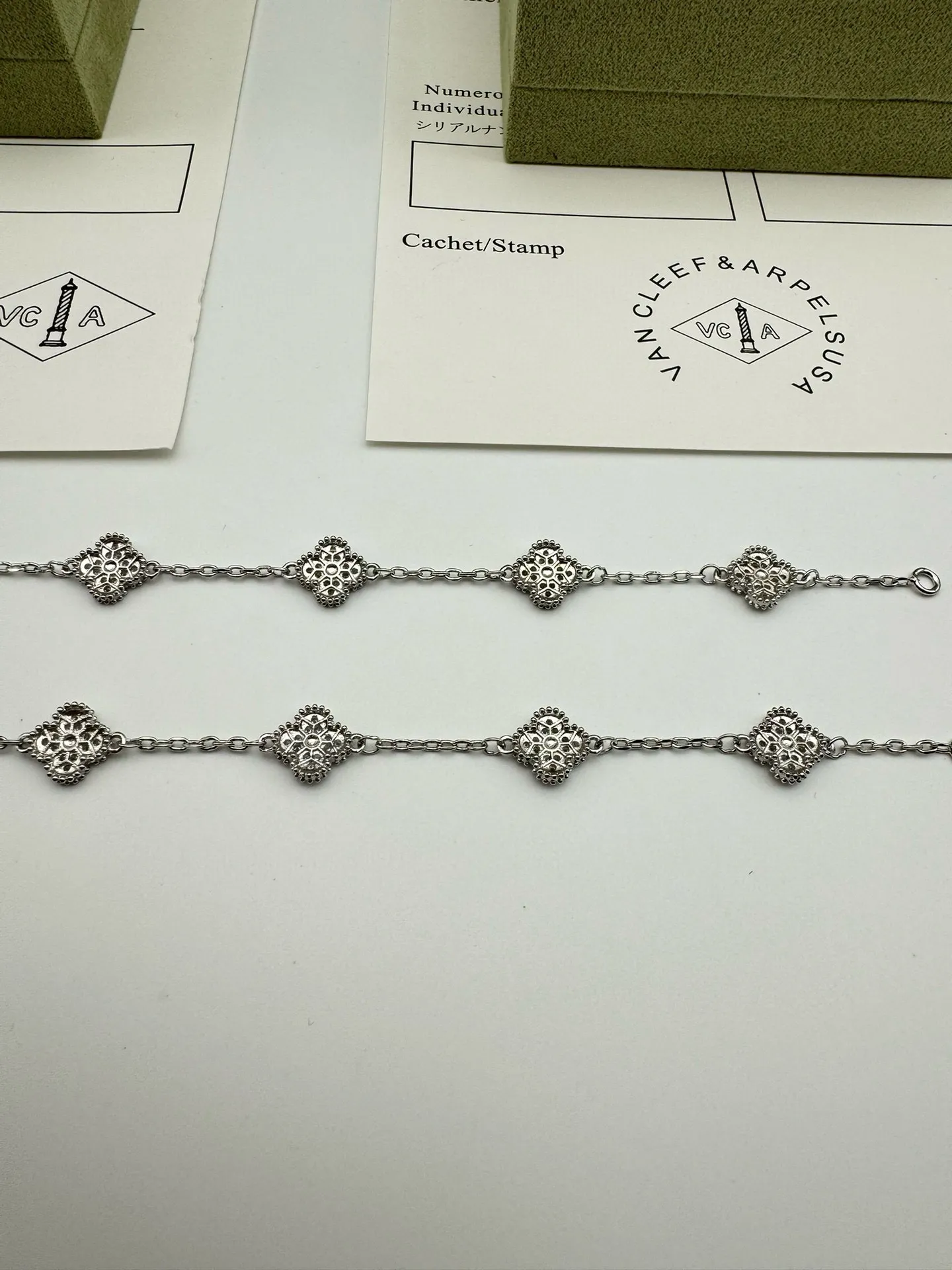 Van Cleef & Arpels Sweet Alhambra bracelet, 6 motifs VCARO85700 - 图片 11