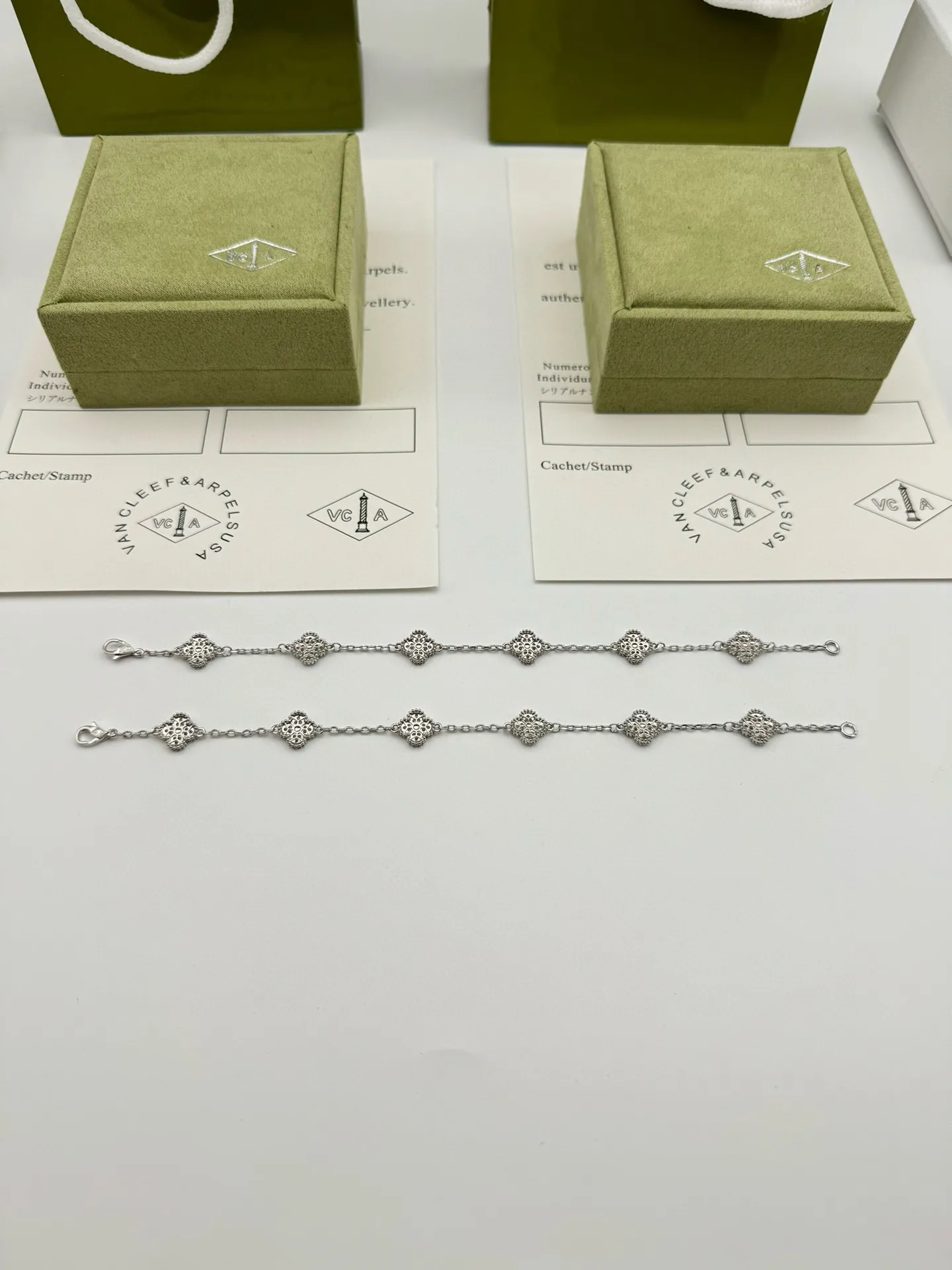 Van Cleef & Arpels Sweet Alhambra bracelet, 6 motifs VCARO85700 - 图片 12