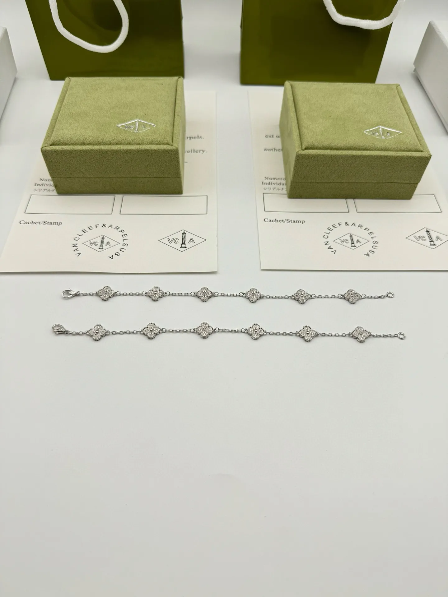 Van Cleef & Arpels Sweet Alhambra bracelet, 6 motifs VCARO85700 - 图片 14