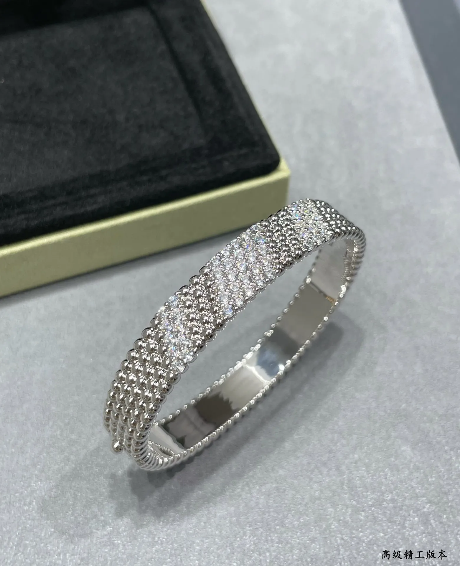 Van Cleef & Arpels Perlée diamonds bracelet, 5 rows, medium model VCARPFYE00 - 图片 9