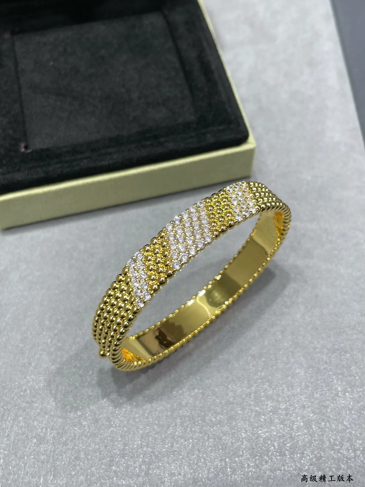 Van Cleef & Arpels Perlée diamonds bracelet, 5 rows, medium model VCARPFYE00 - 图片 10