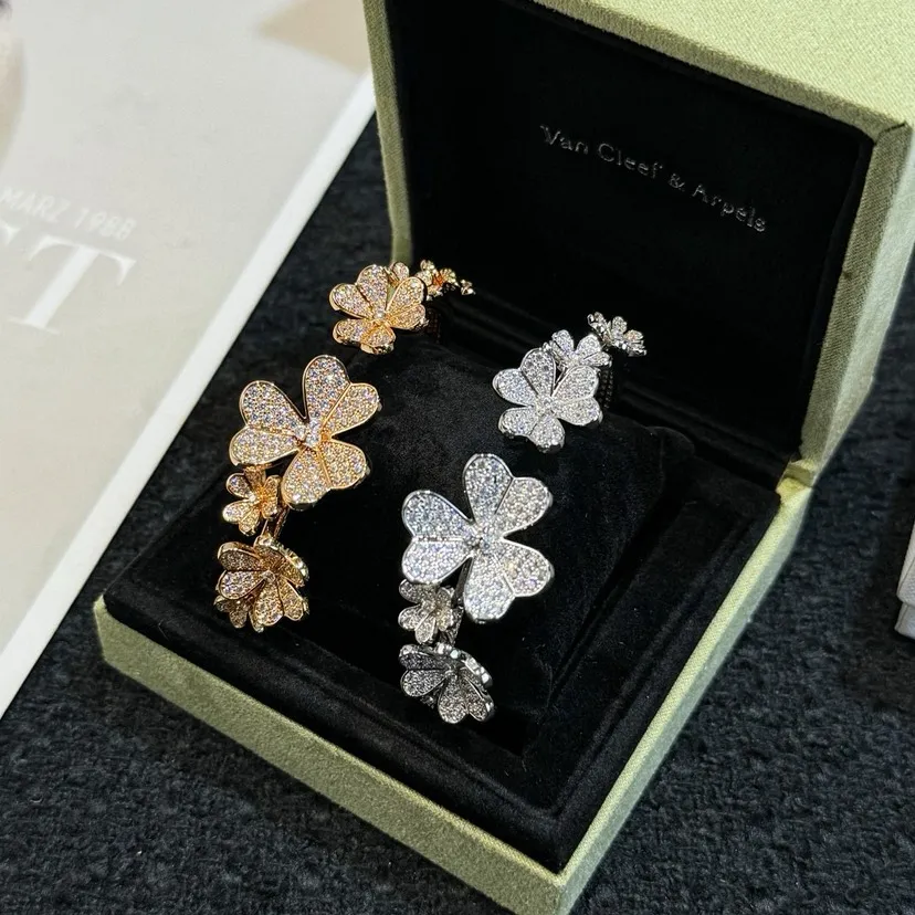 Van Cleef & Arpels Frivole bracelet, 7 flowers, medium model VCARPDYB00 - Image 3