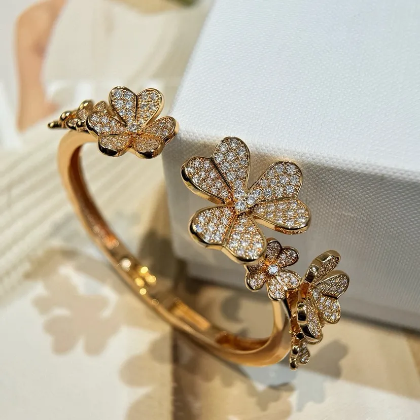 Van Cleef & Arpels Frivole bracelet, 7 flowers, medium model VCARPDYB00 - Image 6