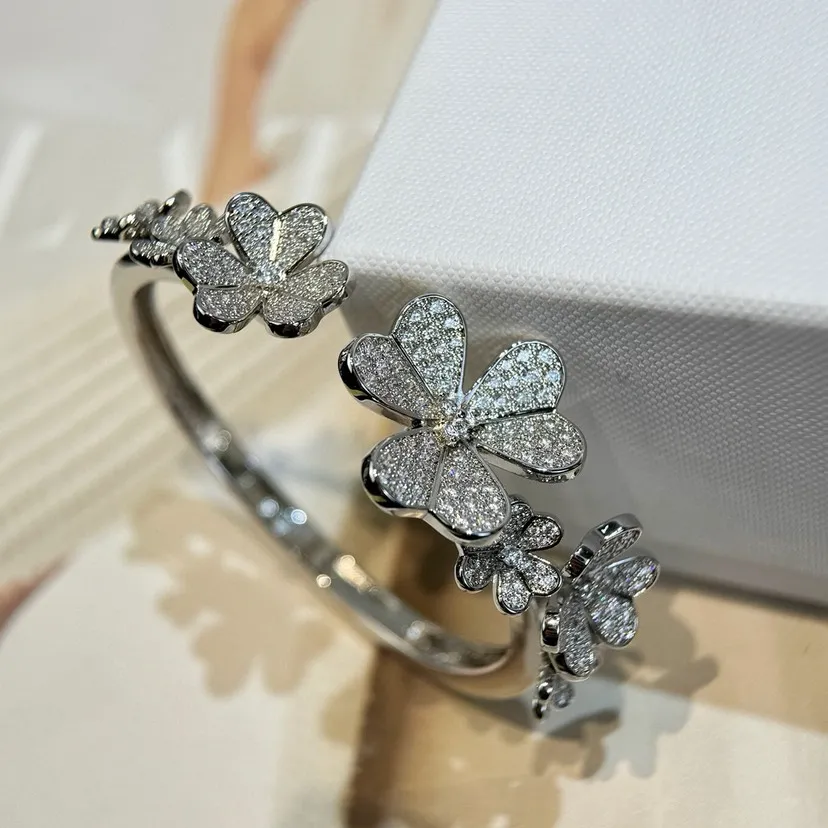 Van Cleef & Arpels Frivole bracelet, 7 flowers, medium model VCARPDYB00 - Image 8