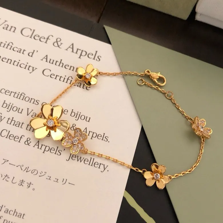 Van Cleef & Arpels Frivole bracelet, 5 flowers VCARP3W400 - Image 8