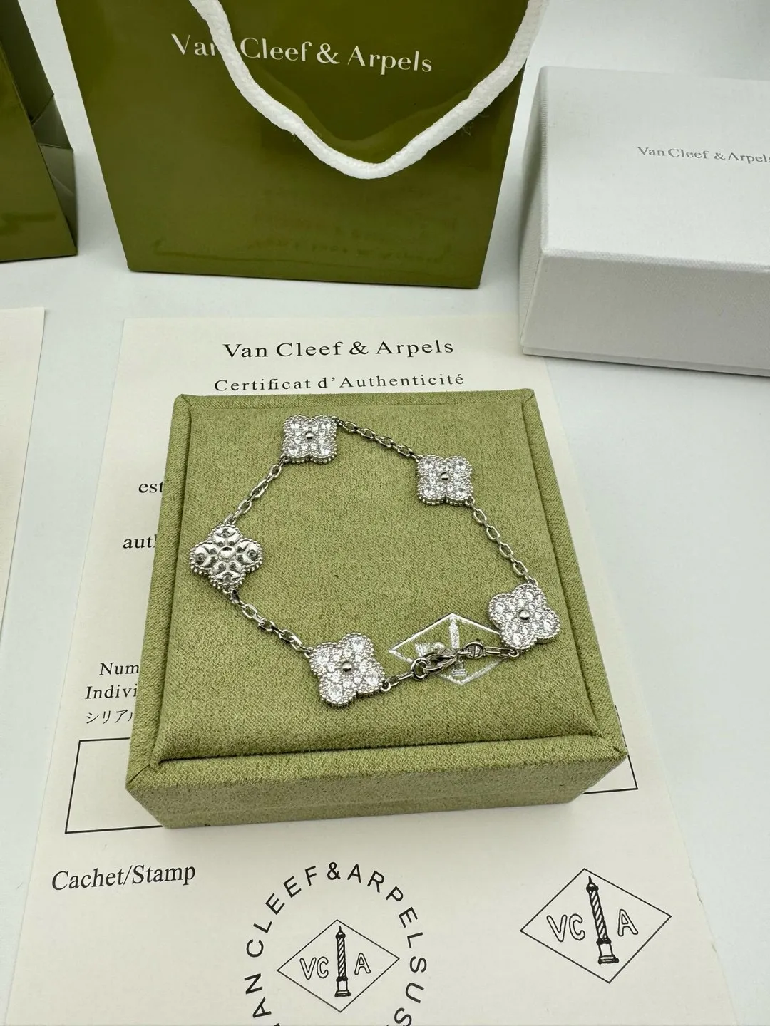 Van Cleef & Arpels Vintage Alhambra bracelet, 5 motifs VCARA41500 - 图片 8
