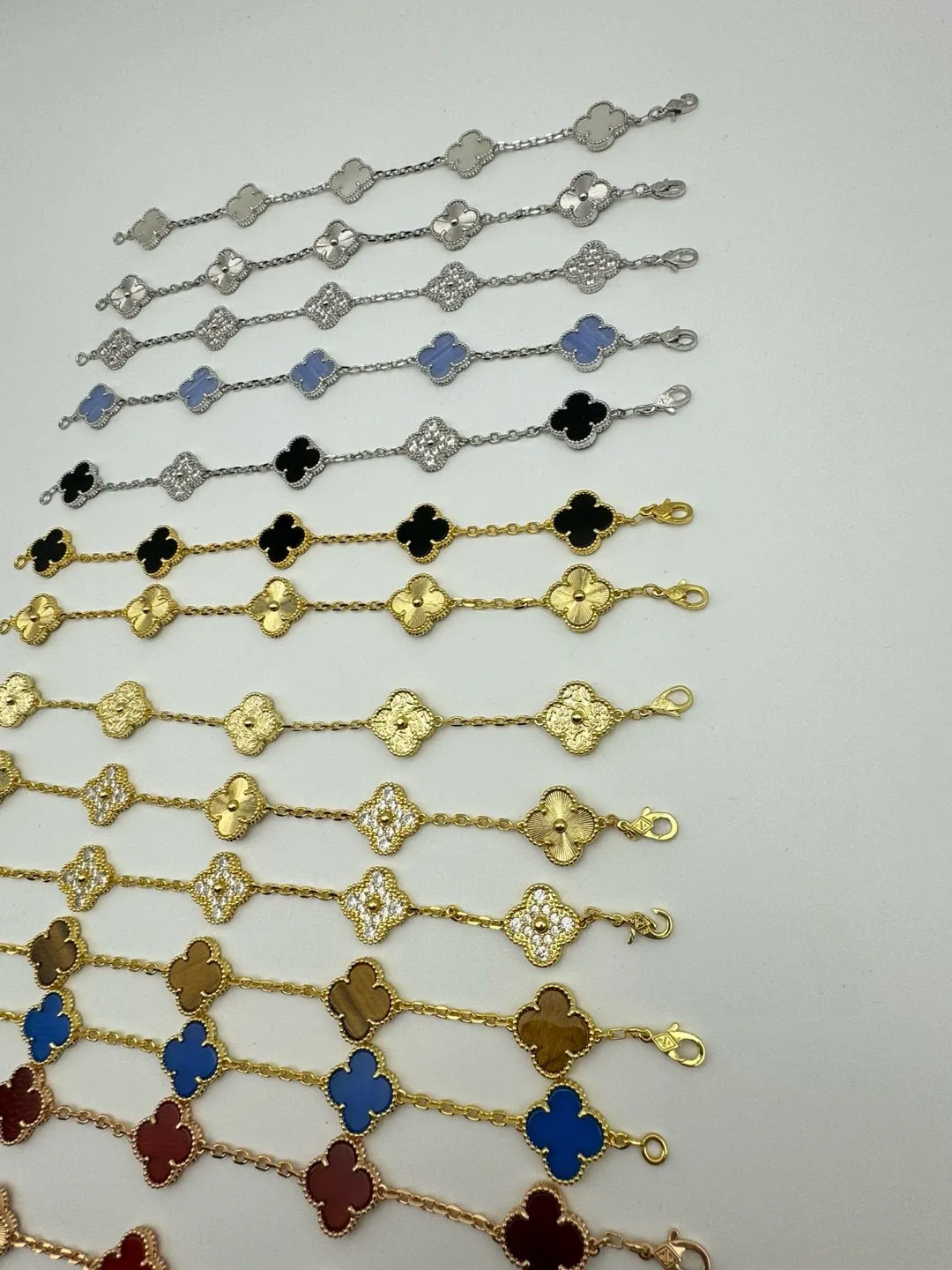 Van Cleef & Arpels Vintage Alhambra bracelet, 5 motifs VCARL80900 - 图片 34
