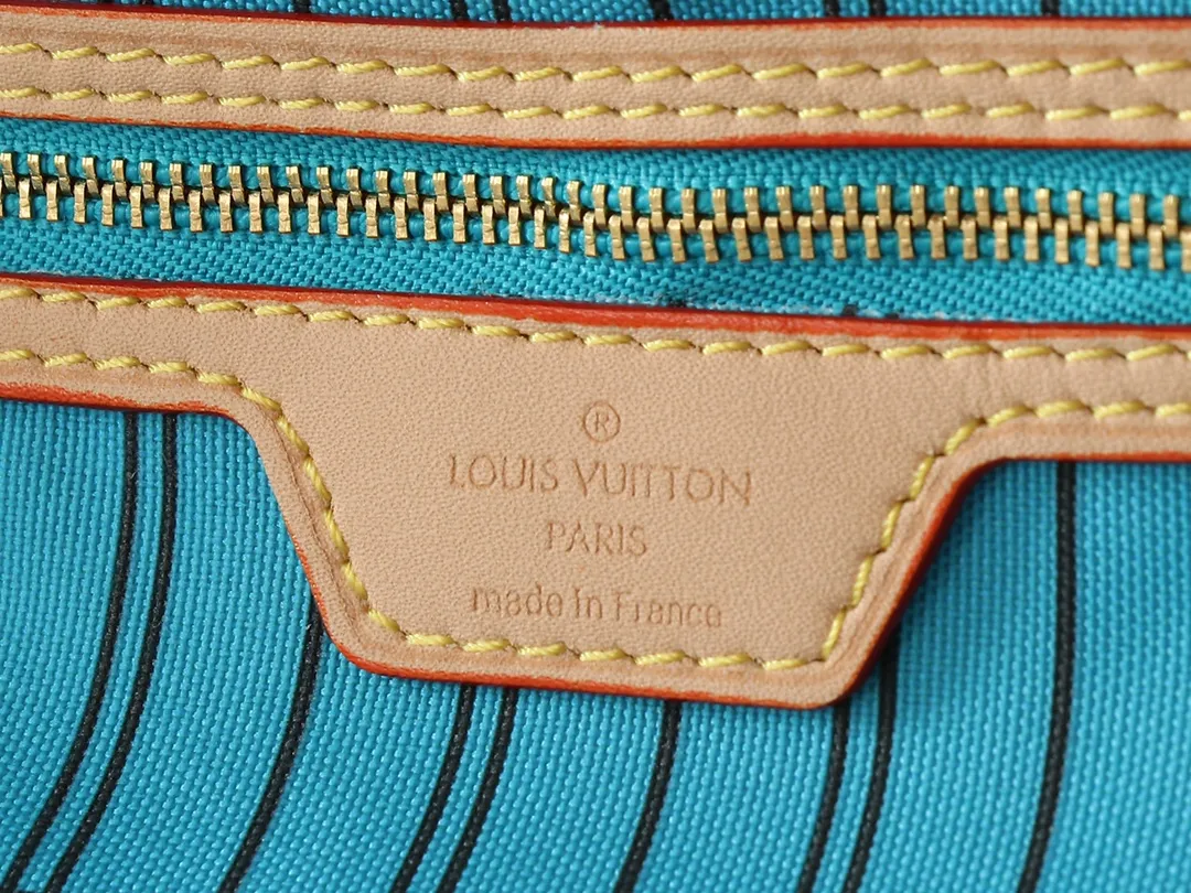 Louis Vuitton Neverfull Bandouli??re Inside Out MM Tote Bag Blue Interior - Image 8