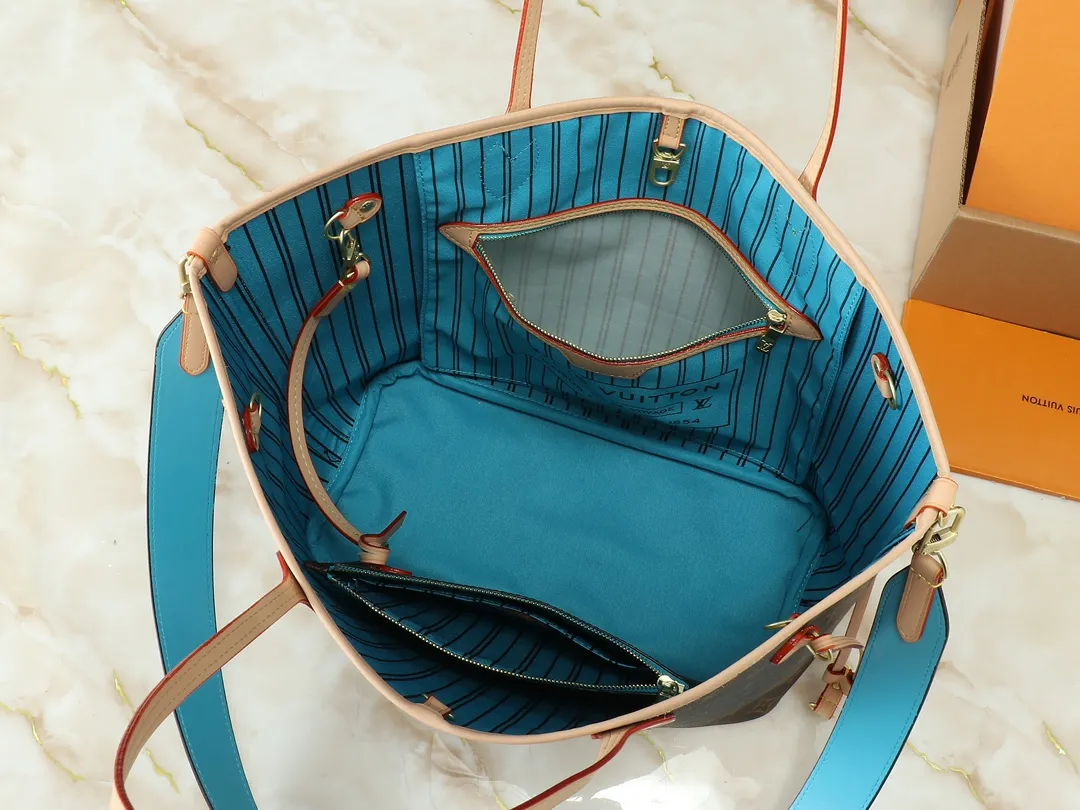 Louis Vuitton Neverfull Bandouli??re Inside Out MM Tote Bag Blue Interior - Image 9