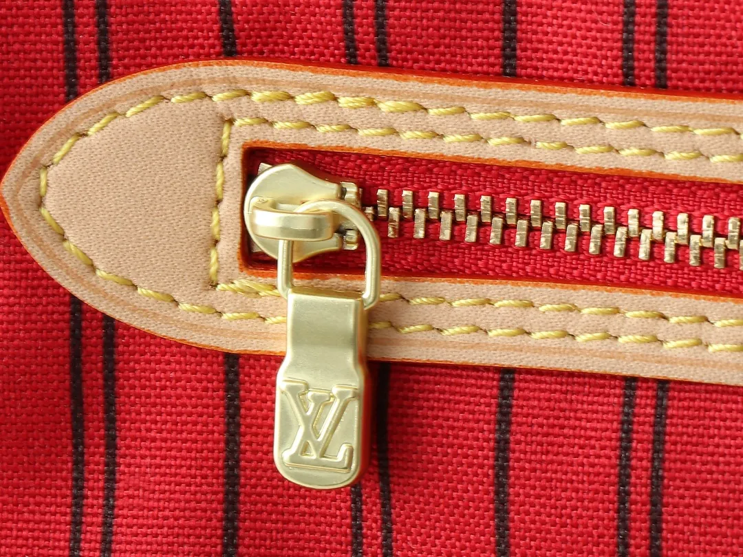 Louis Vuitton Neverfull Bandouli??re Inside Out MM Tote Bag Red Interior - 图片 7