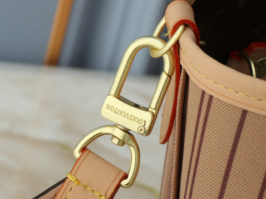 Louis Vuitton Neverfull Bandouli??re Inside Out MM Tote Bag Beige Interior - 图片 5