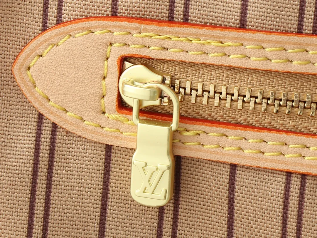 Louis Vuitton Neverfull Bandouli??re Inside Out MM Tote Bag Beige Interior - 图片 7