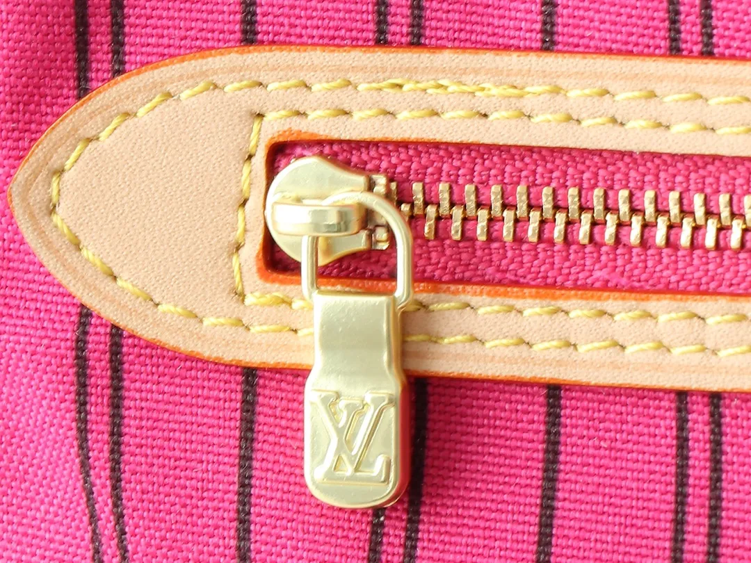Louis Vuitton Neverfull Bandouli??re Inside Out MM Tote Bag Pink Interior - 图片 7