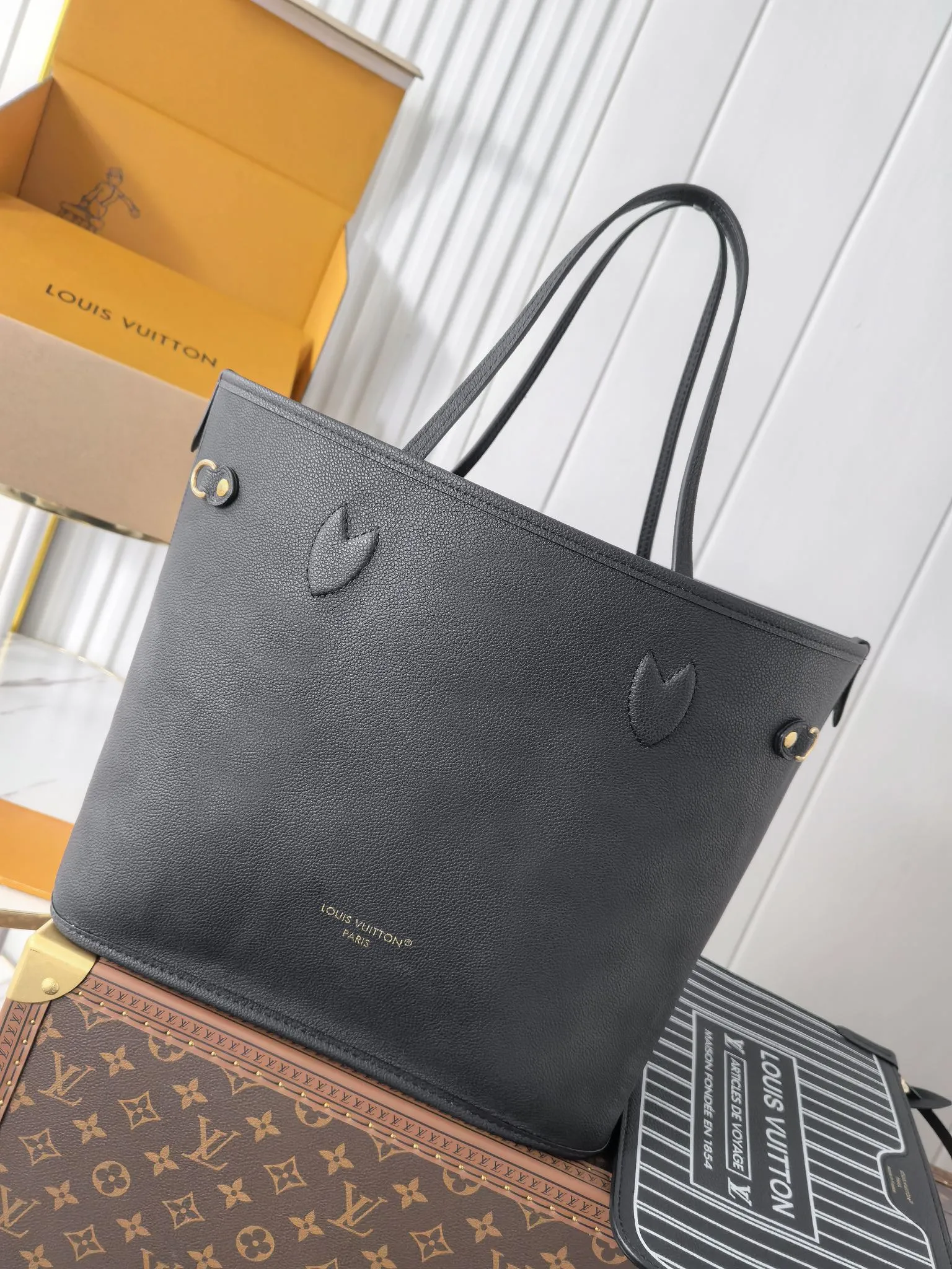 Louis Vuitton Neverfull Inside Out MM Tote Bag Monogram Black Leather - 图片 3
