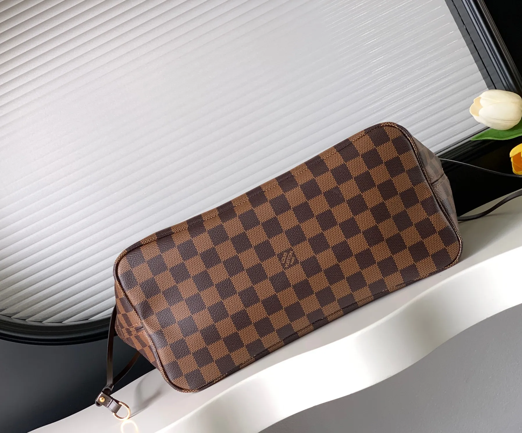 Louis Vuitton Neverfull MM Tote Bag Damier Ebene Canvas with Red Interior - 图片 4