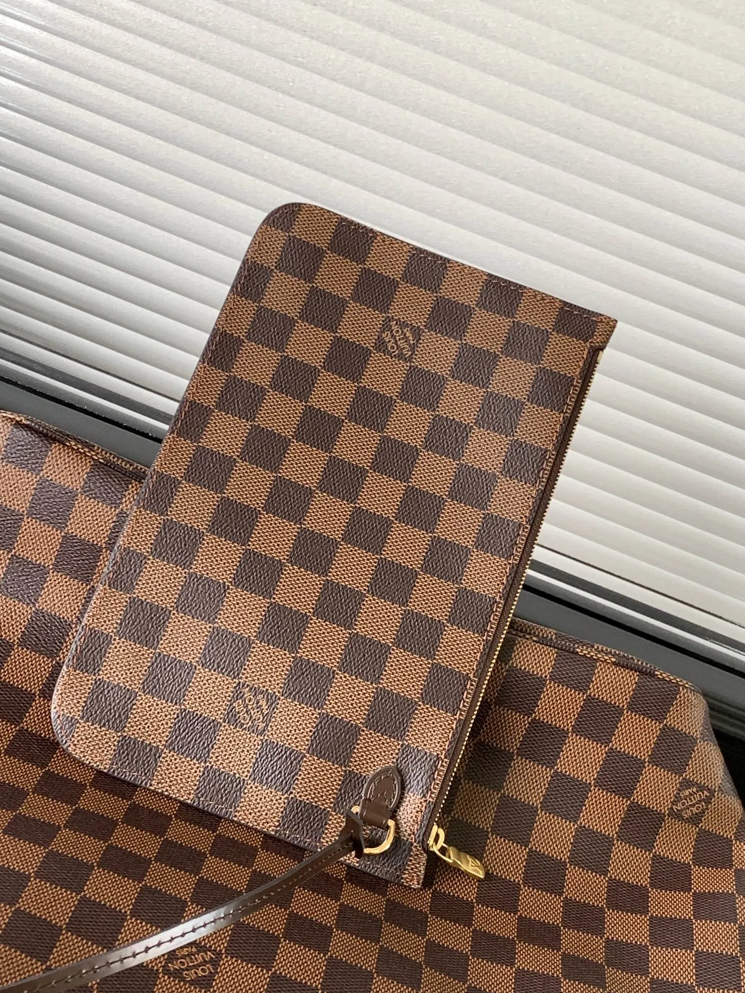 Louis Vuitton Neverfull MM Tote Bag Damier Ebene Canvas with Red Interior - 图片 7