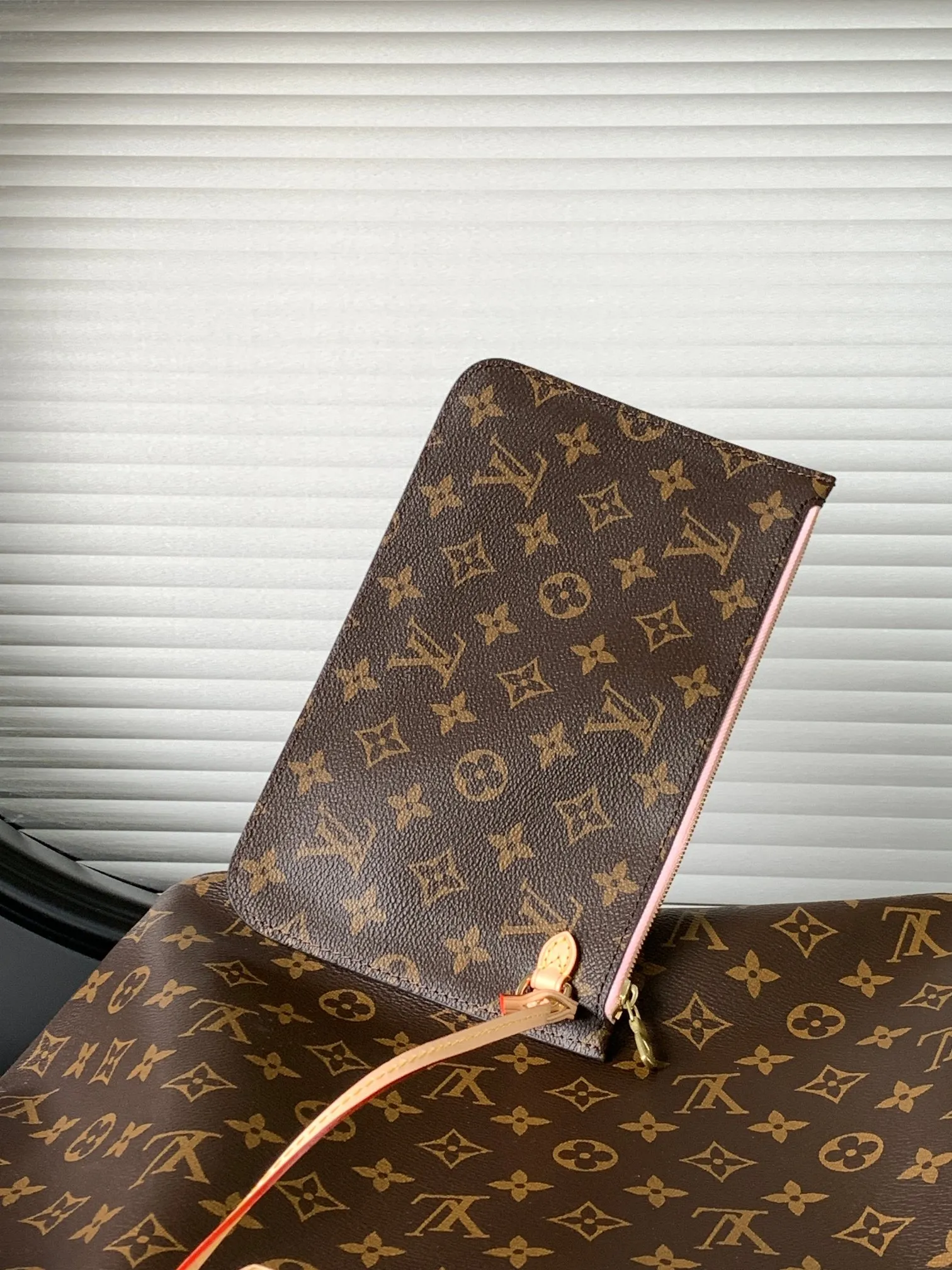 Louis Vuitton Neverfull MM Tote Bag Monogram Canvas with Pink Interior - 图片 7