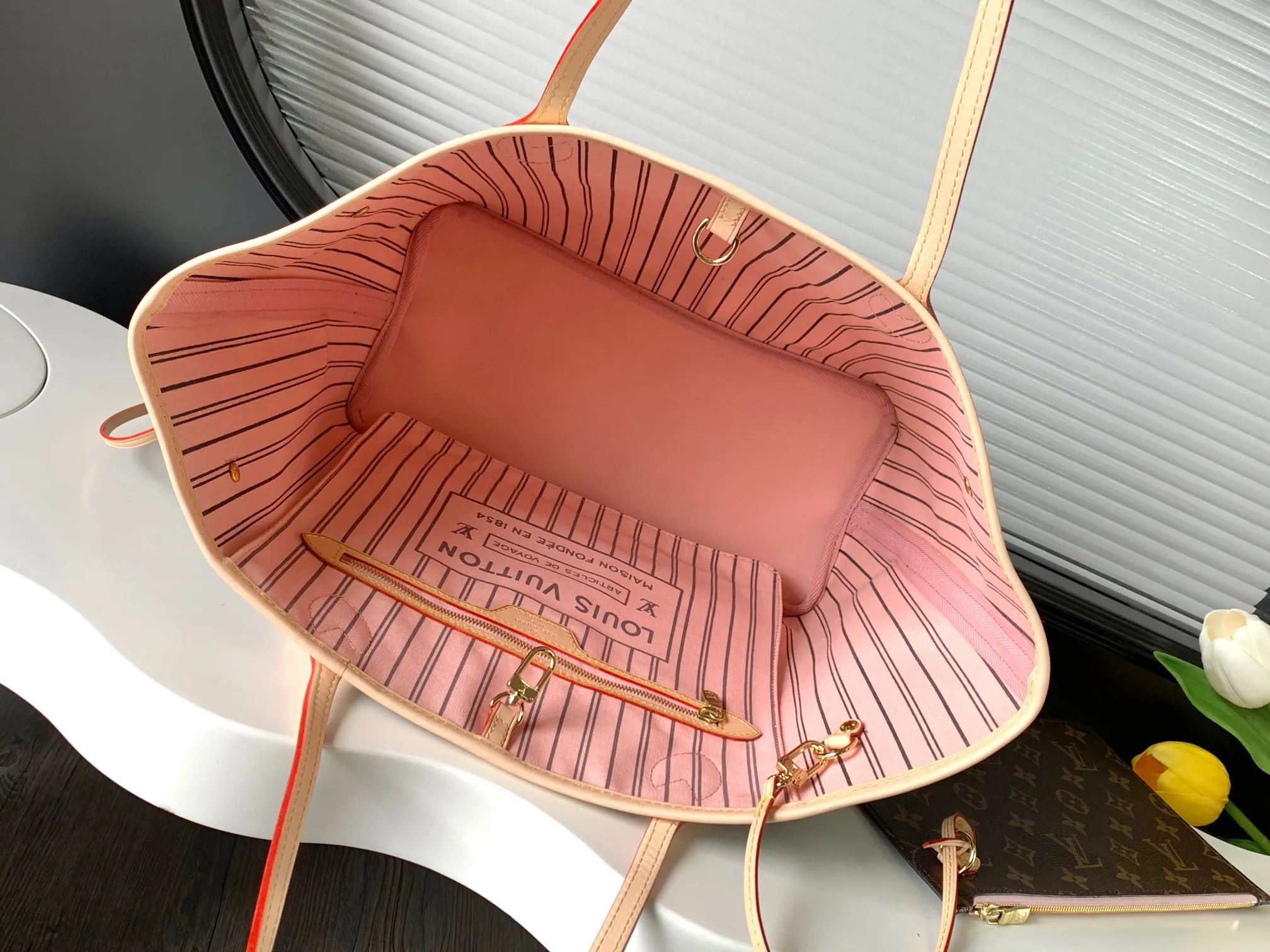 Louis Vuitton Neverfull MM Tote Bag Monogram Canvas with Pink Interior - 图片 8