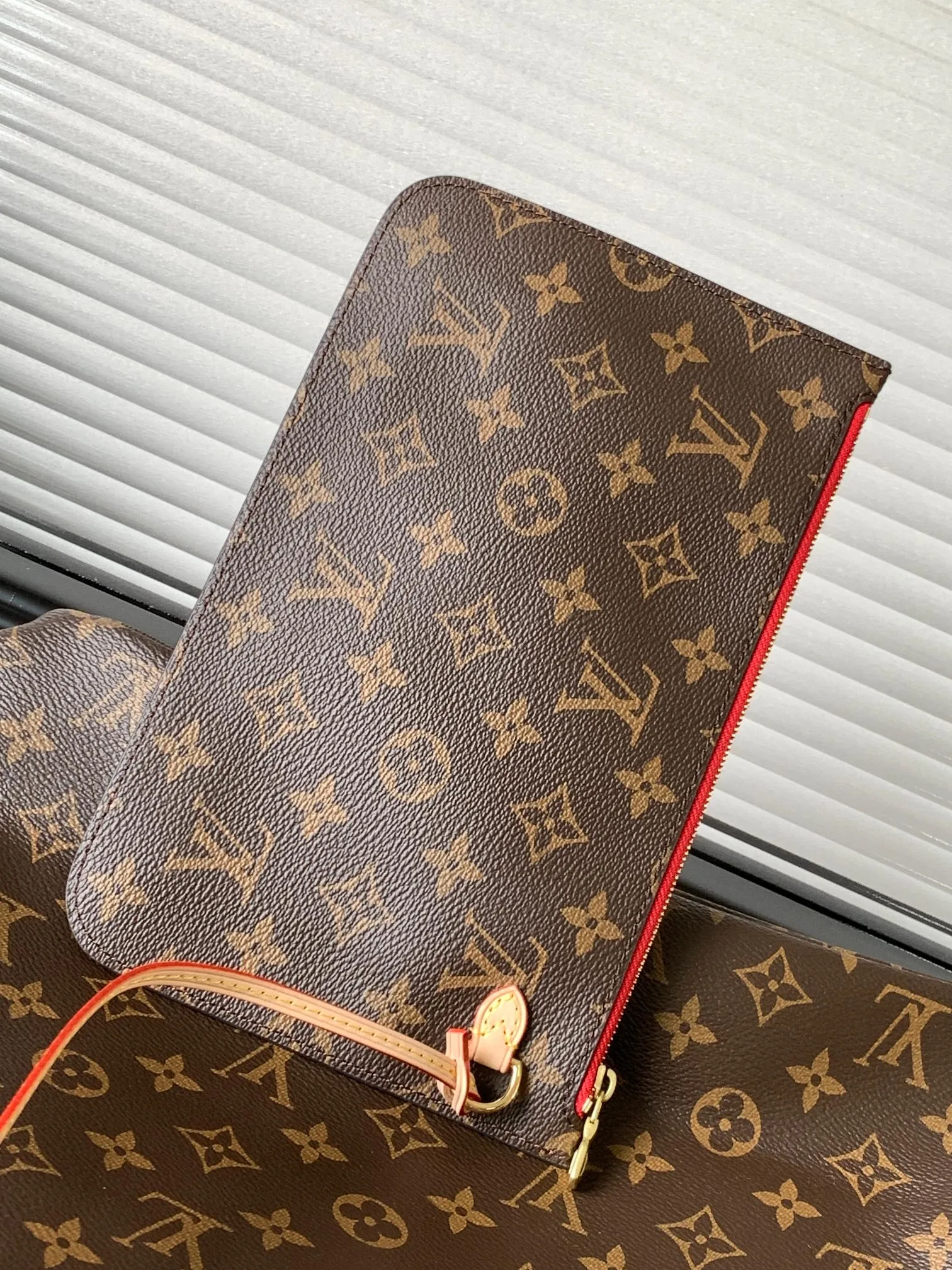 Louis Vuitton Neverfull MM Tote Bag Monogram Canvas with Red Interior - 图片 7