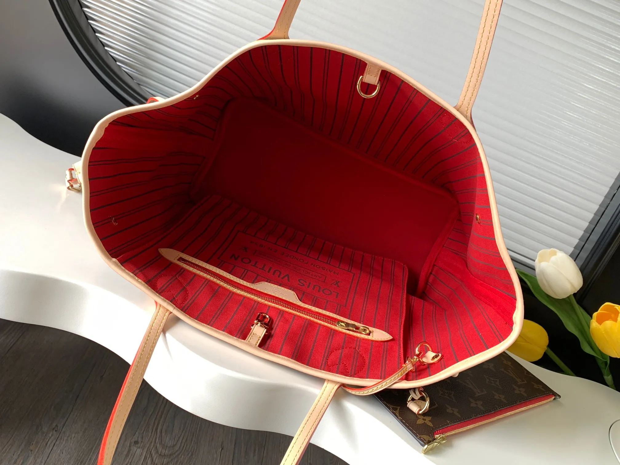 Louis Vuitton Neverfull MM Tote Bag Monogram Canvas with Red Interior - 图片 8