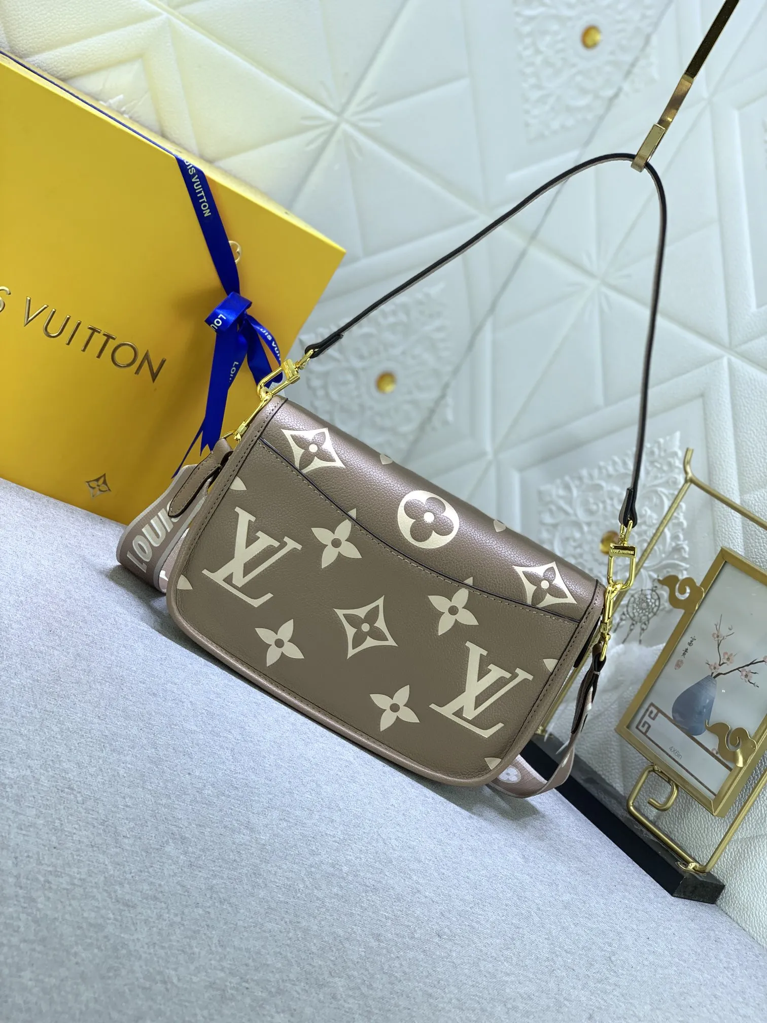 Louis Vuitton Diane Bag Monogram Empreinte Tourterelle Leather White Letter - 图片 3