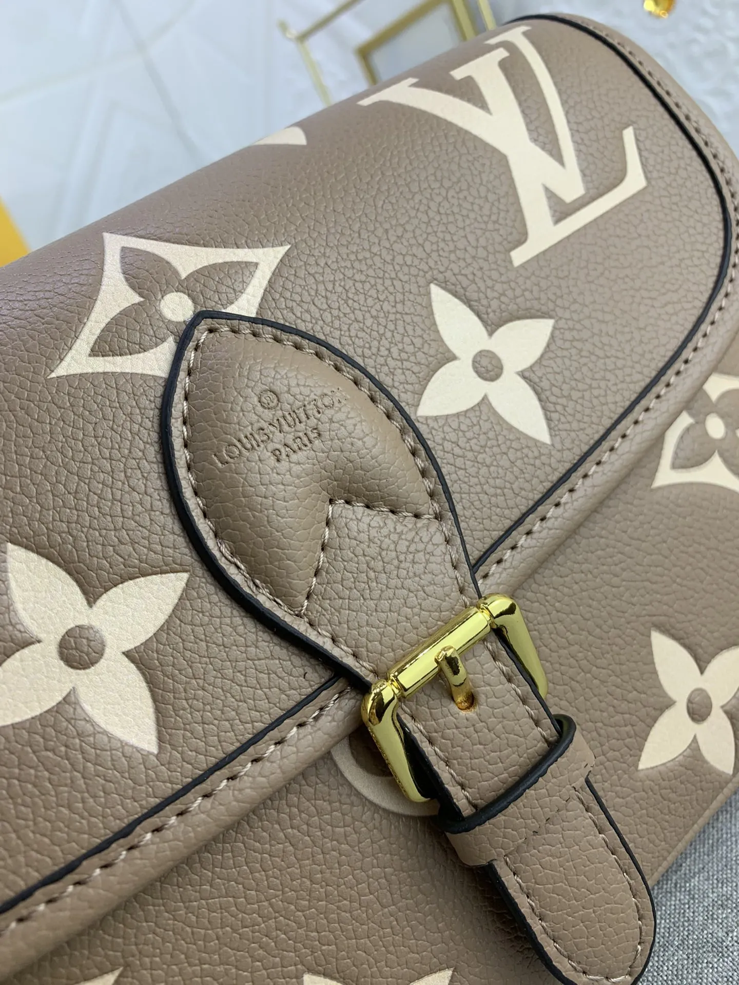 Louis Vuitton Diane Bag Monogram Empreinte Tourterelle Leather White Letter - 图片 6