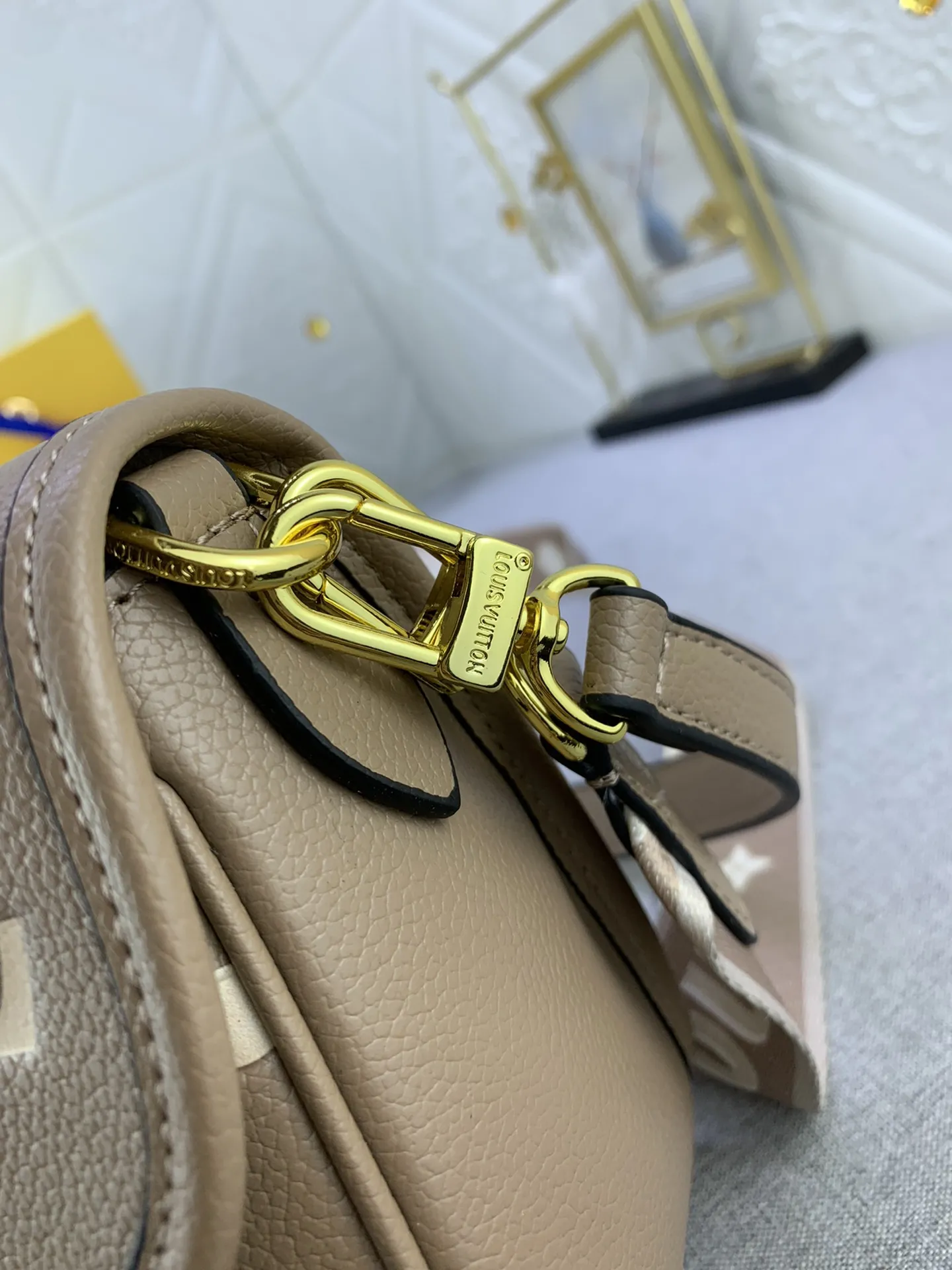 Louis Vuitton Diane Bag Monogram Empreinte Tourterelle Leather White Letter - 图片 7