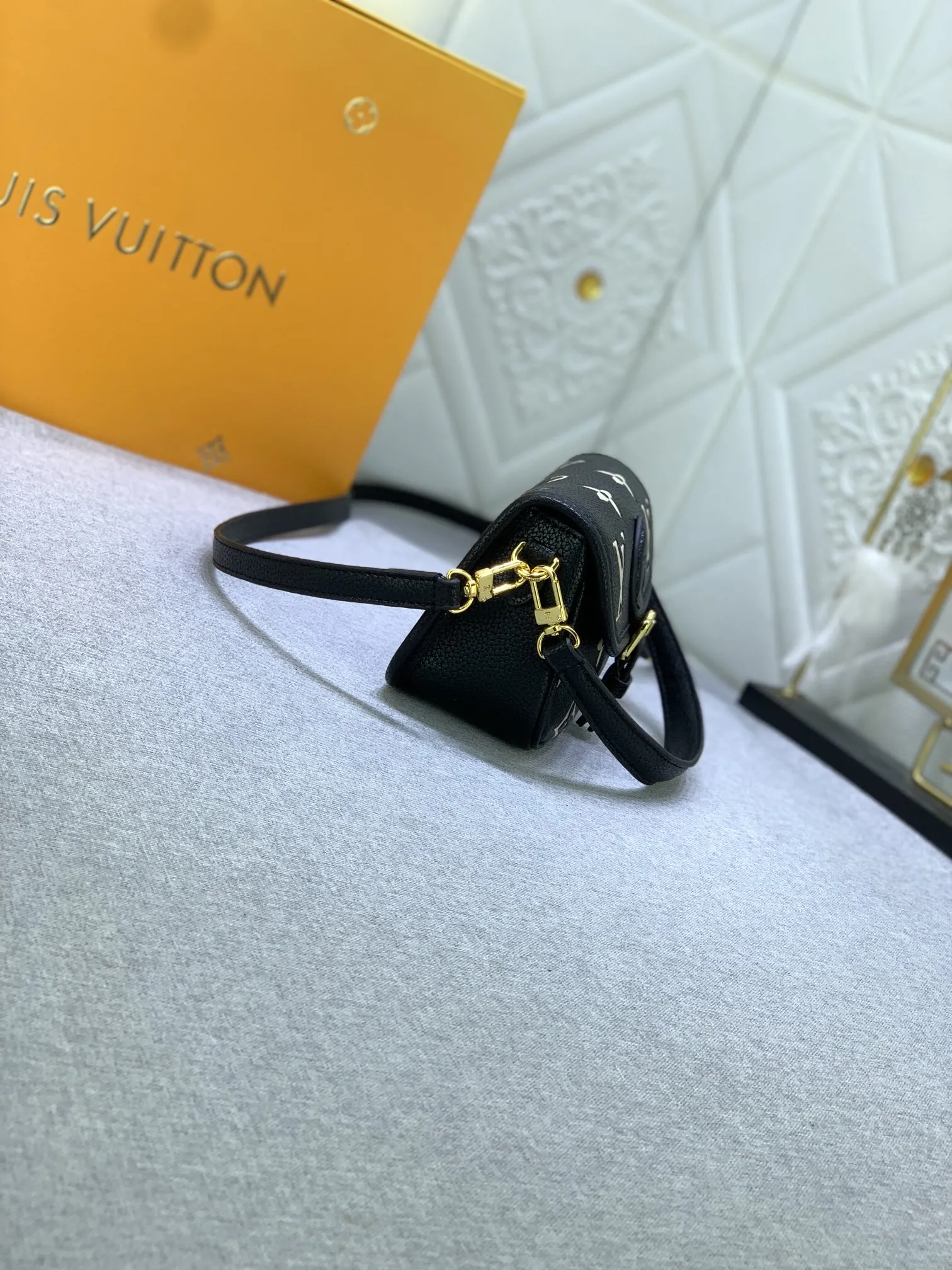 Louis Vuitton Nano Diane Bag Monogram Empreinte Black Leather White Letter - 图片 5