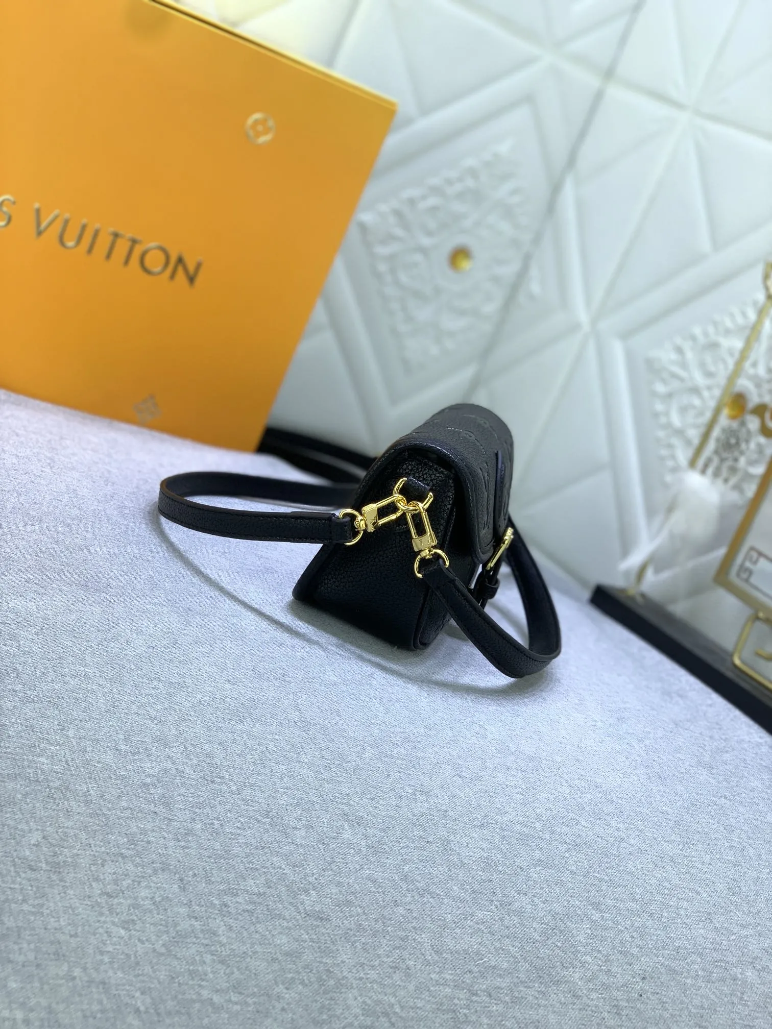 Louis Vuitton Nano Diane Bag Monogram Empreinte Black Leather - 图片 5