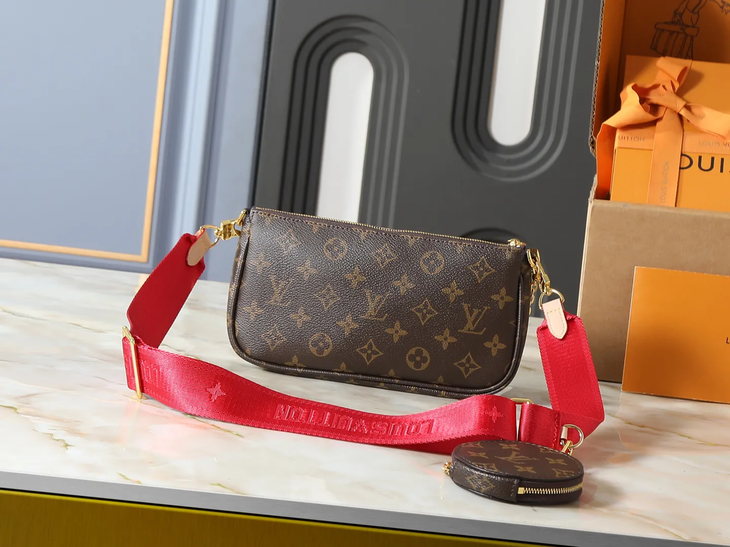 Louis Vuitton Multi Pochette Accessoires Monogram Canvas with Red Strap - 图片 3