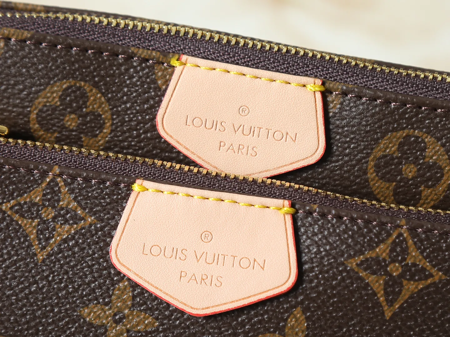 Louis Vuitton Multi Pochette Accessoires Monogram Canvas with Red Strap - 图片 5
