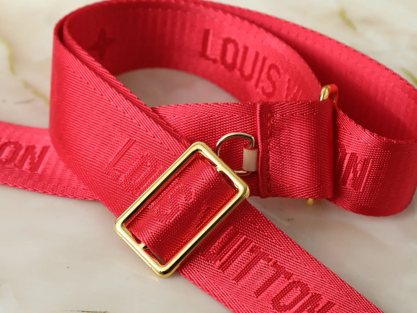 Louis Vuitton Multi Pochette Accessoires Monogram Canvas with Red Strap - 图片 6